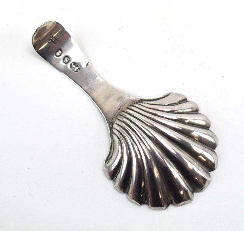 A George III silver caddy spoon with wrigglework handle, Peter and Anne Bateman, London 1793, l. 7. - Image 2 of 3