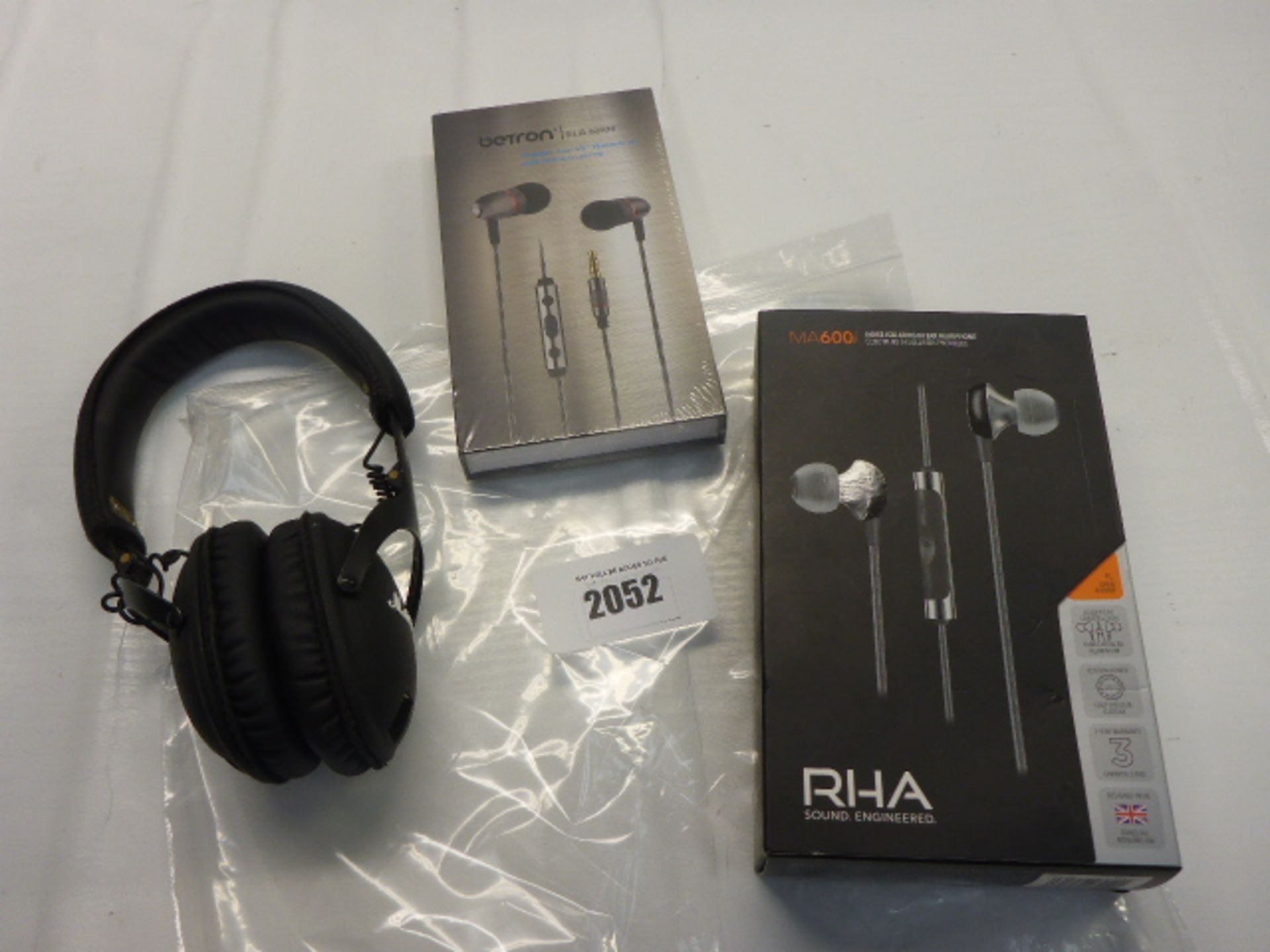 Pair of Marshall headphones (a/f) and 2 pairs of earphones; RHA MA600i and Betron ELR_50RM