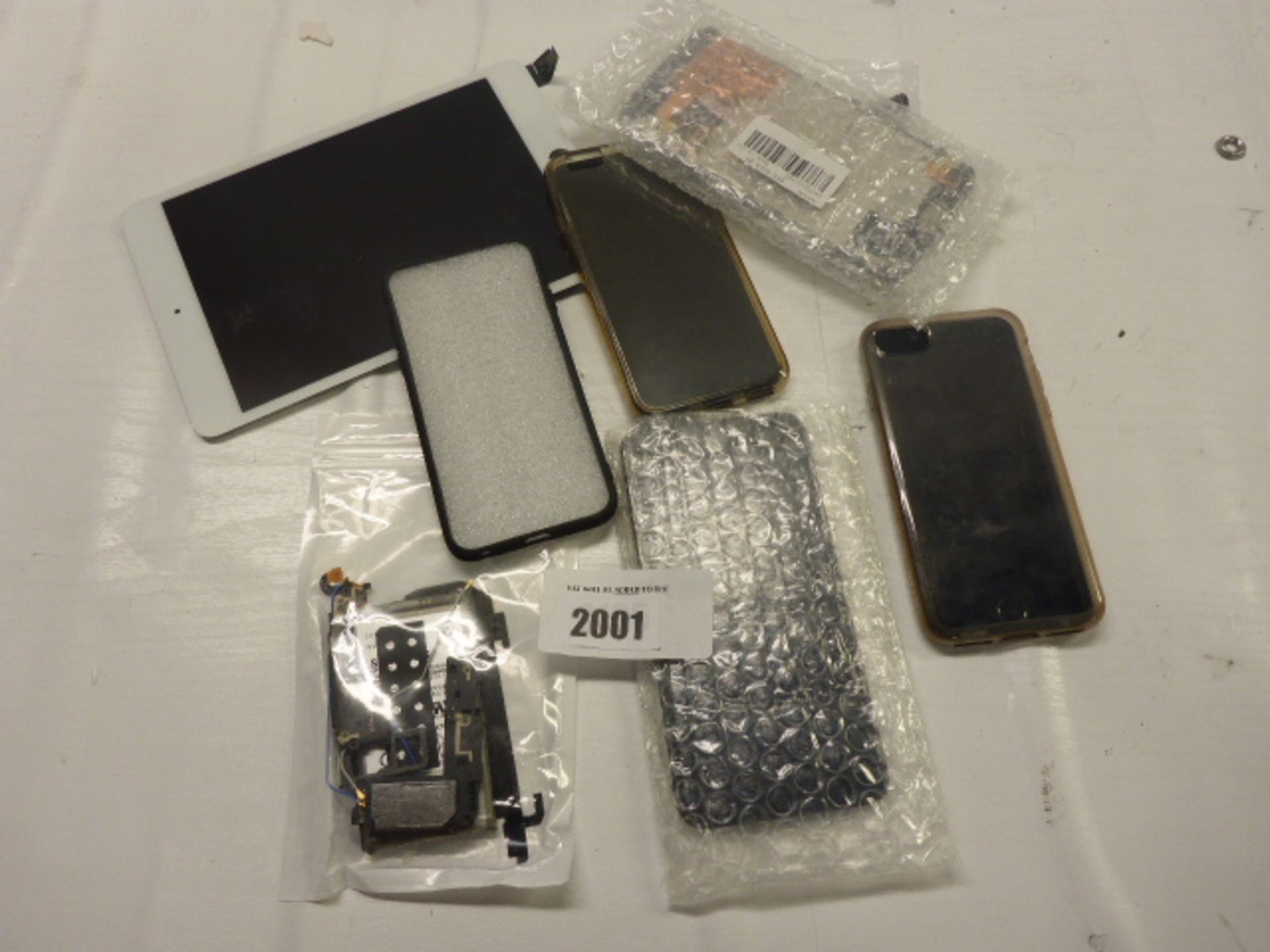 Quantity of various spare smartphone screens