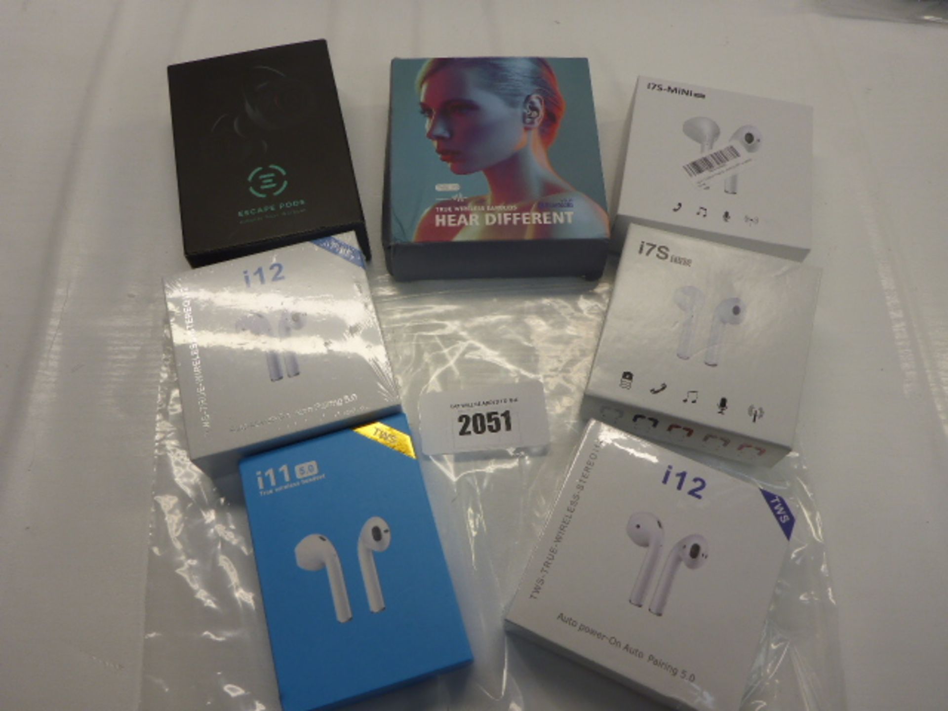 6 pairs of wireless earphones