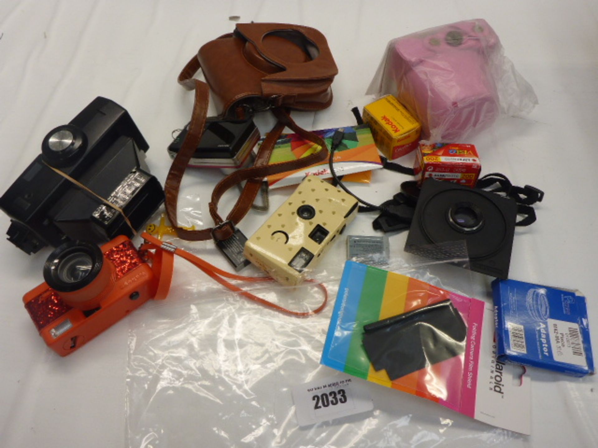 Quantity of various photo/camera related accessories