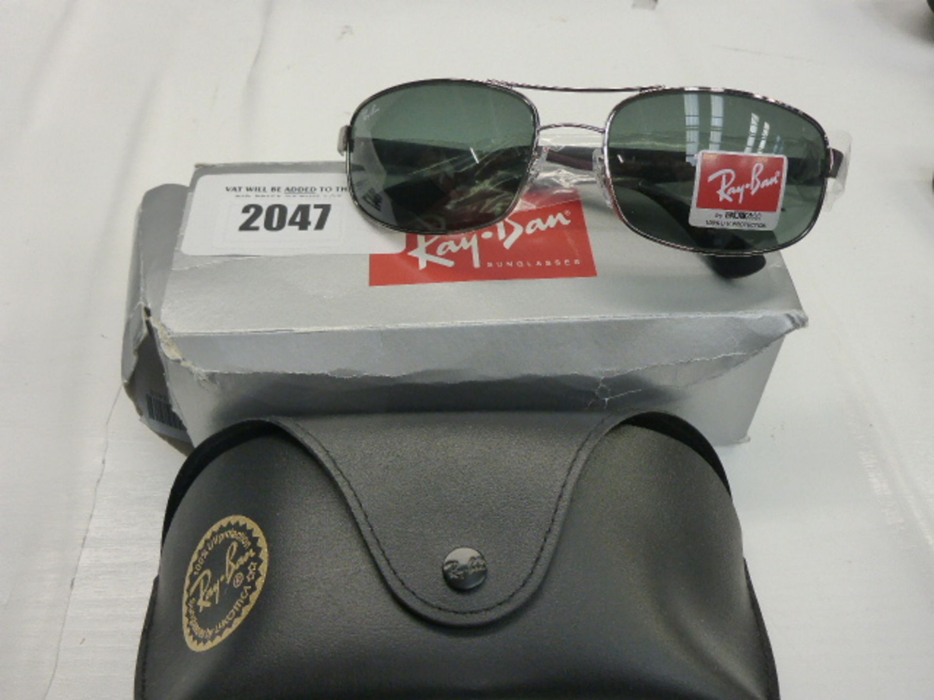 Ray-Ban RB3445 sunglasses in case and box