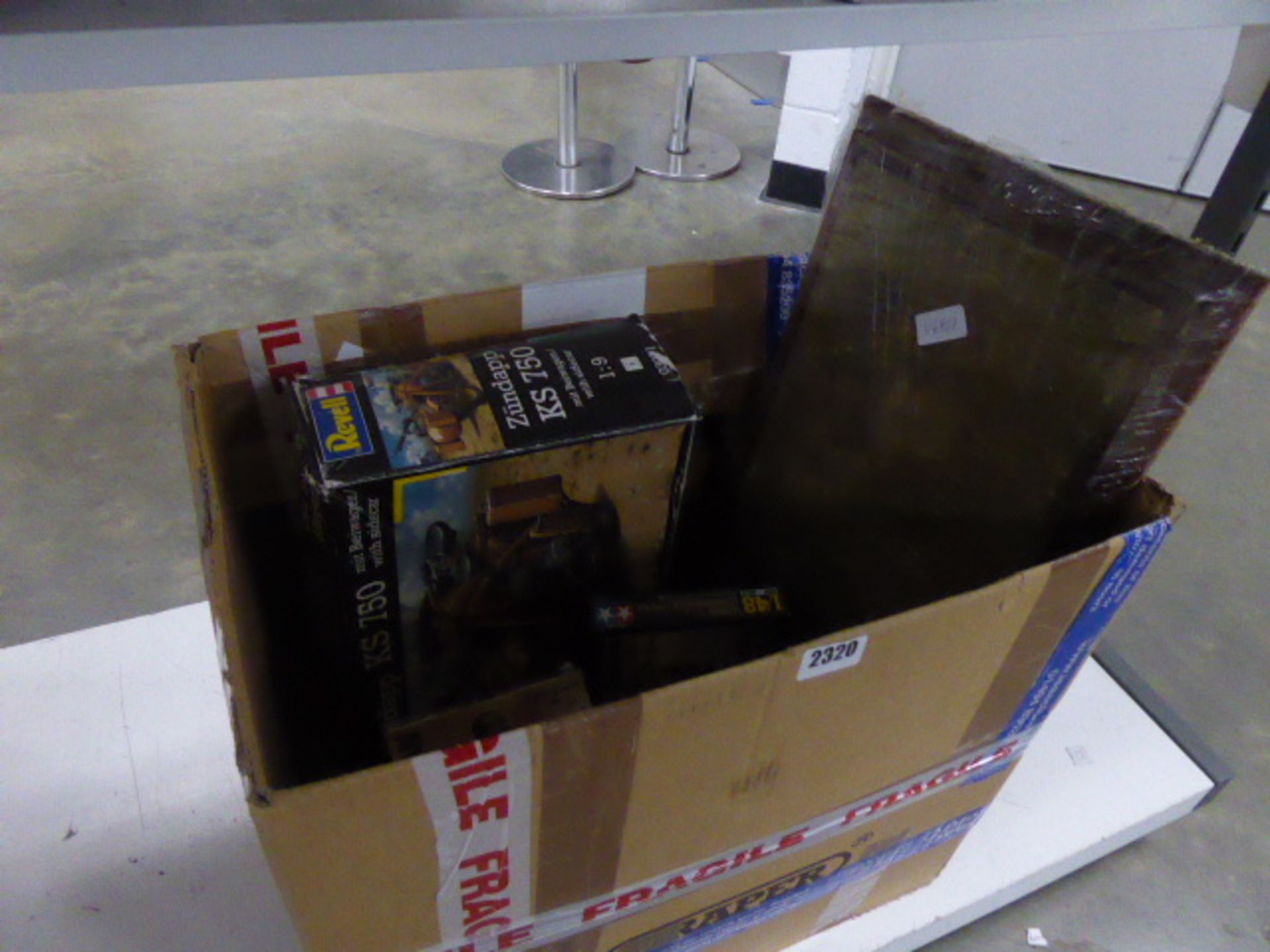 Box containing a qty of Revel and other collectable diorama model kits