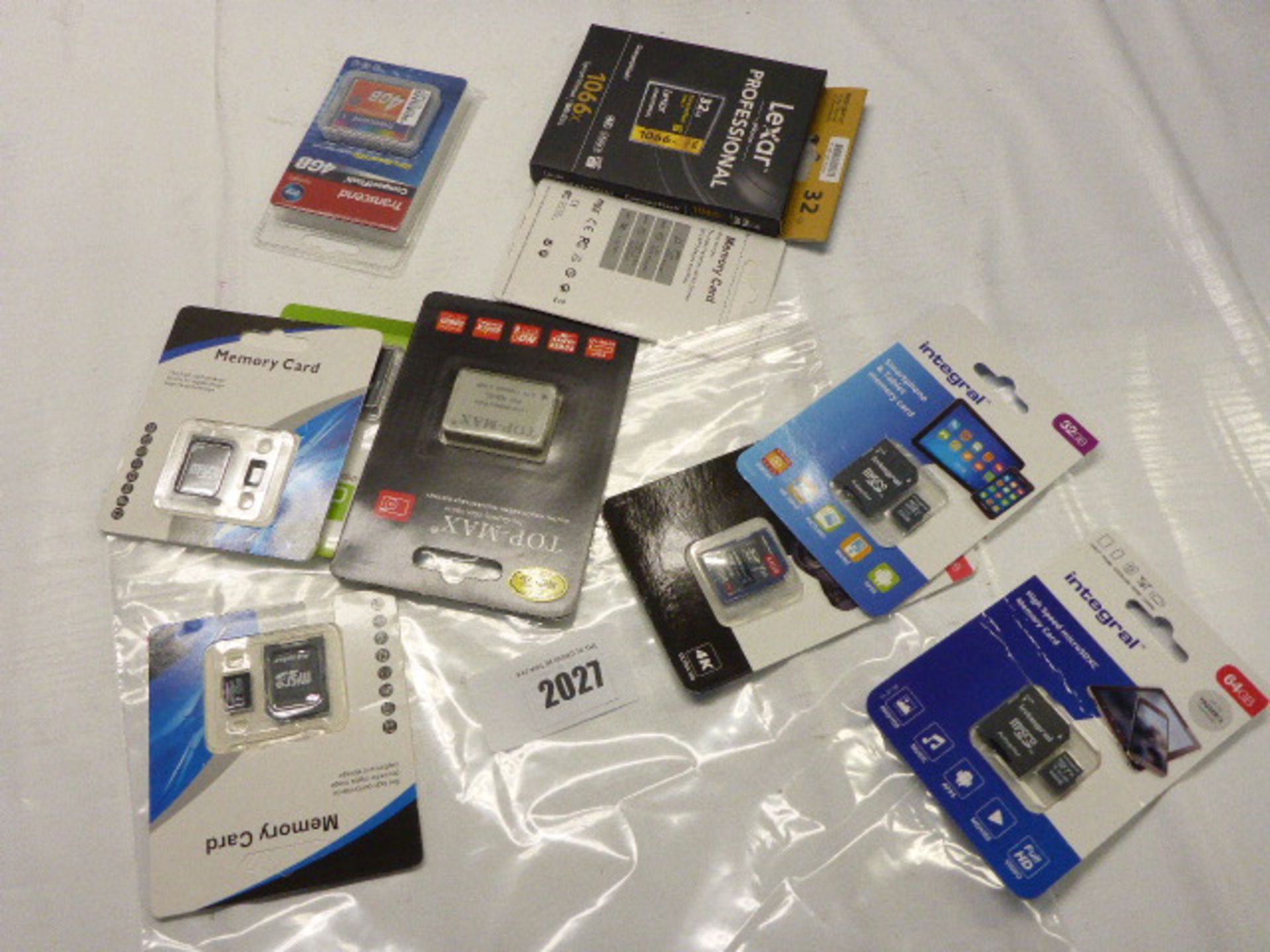 Quantity of various SD/microSD cards in various capacities