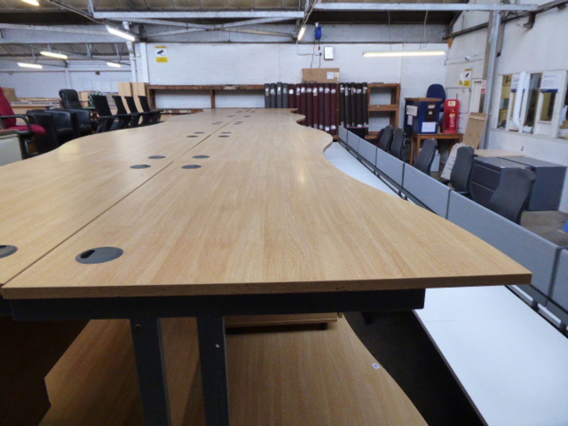 2 140cm light oak effect desks with a wave on cantilever legs and 2 matching pedestals with matching - Image 2 of 2