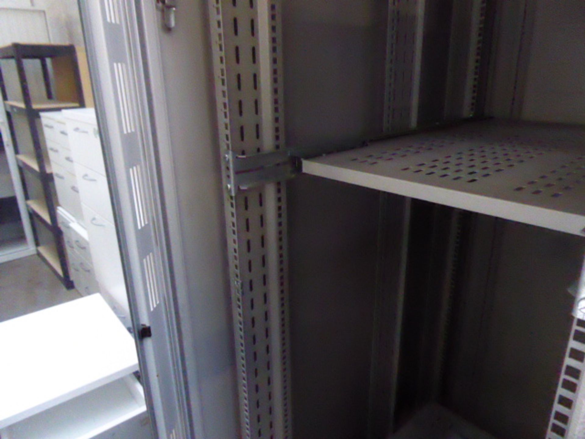 A Prism 19 inch server cabinet on casters - Image 3 of 3