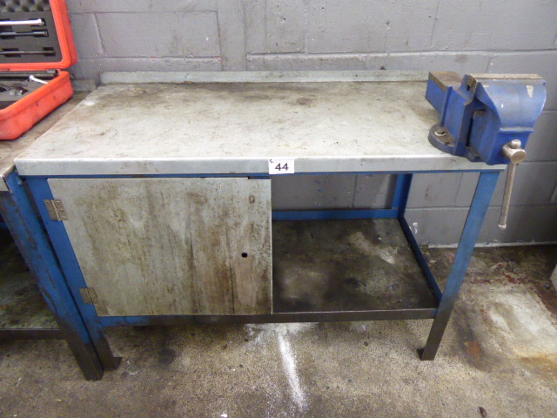 120cm engineer's table with bench mount vice