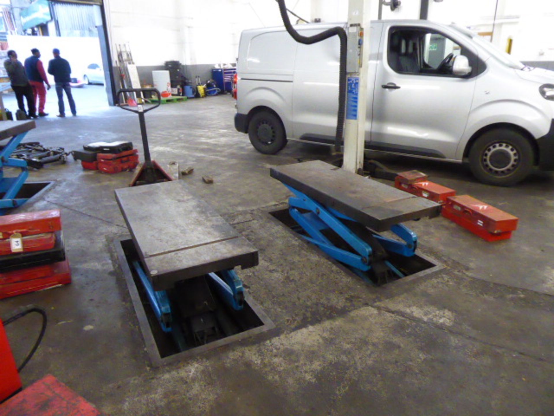 Hofmann Type 1 3 phase 3 tonne scissor action car lift Note: power and hydraulics from control - Image 5 of 7