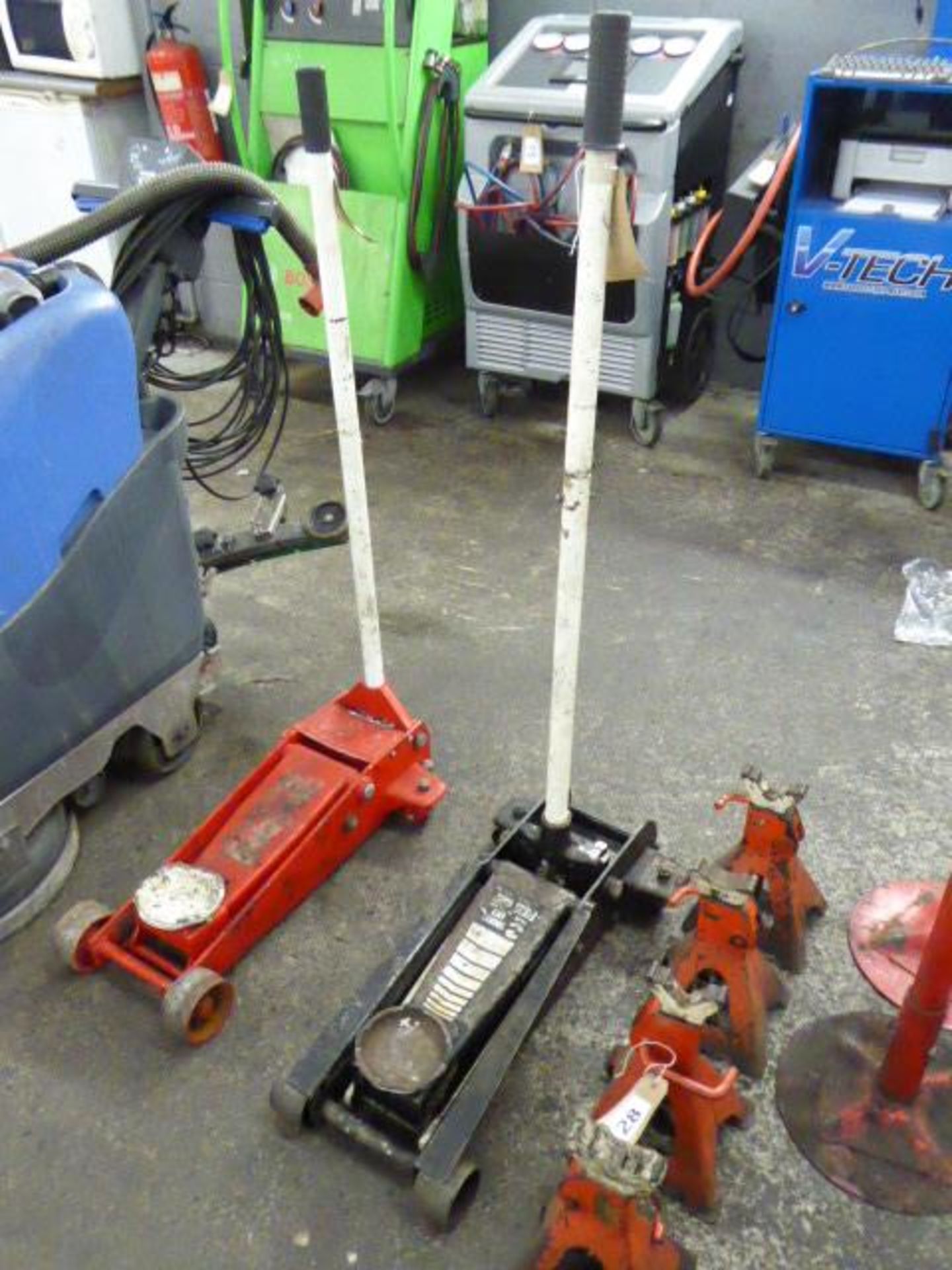 Black 3 tonne trolley jack - Image 2 of 2