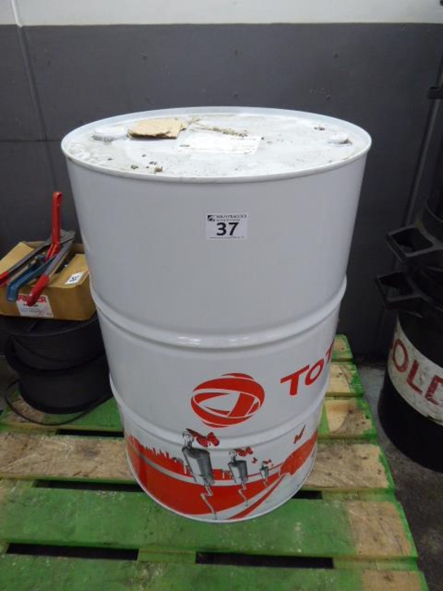 Total Quartz Ineo First OW30 280litre drum of oil