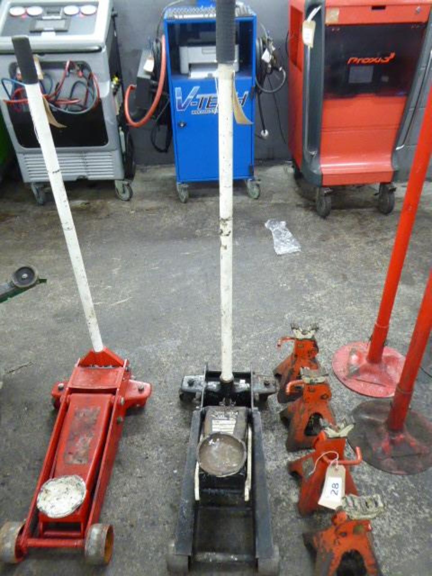 Black 3 tonne trolley jack