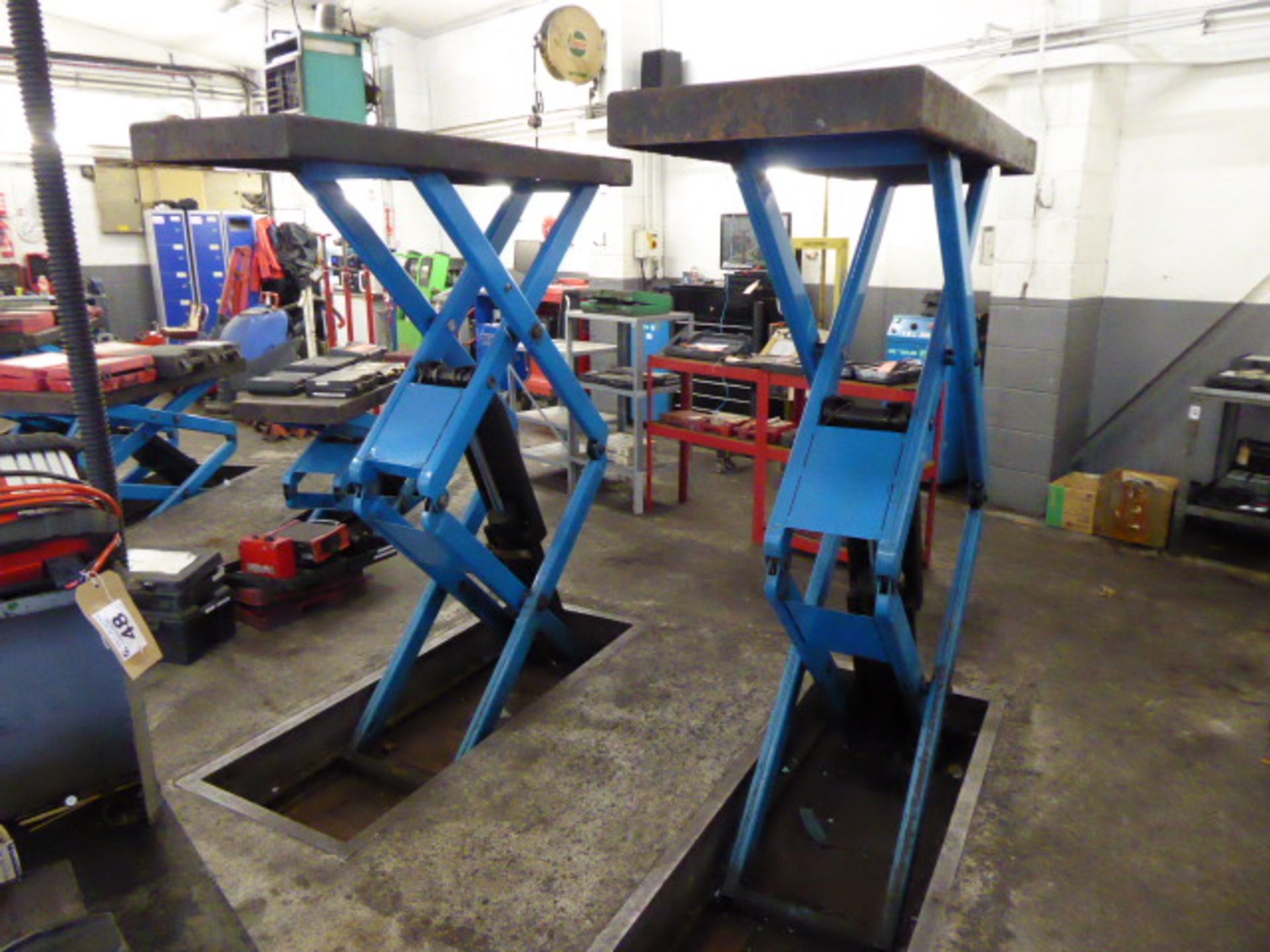 Hofmann Type 1, 3 tonne, scissor action car lift. Note: power and hydraulics from control unit to - Image 7 of 10