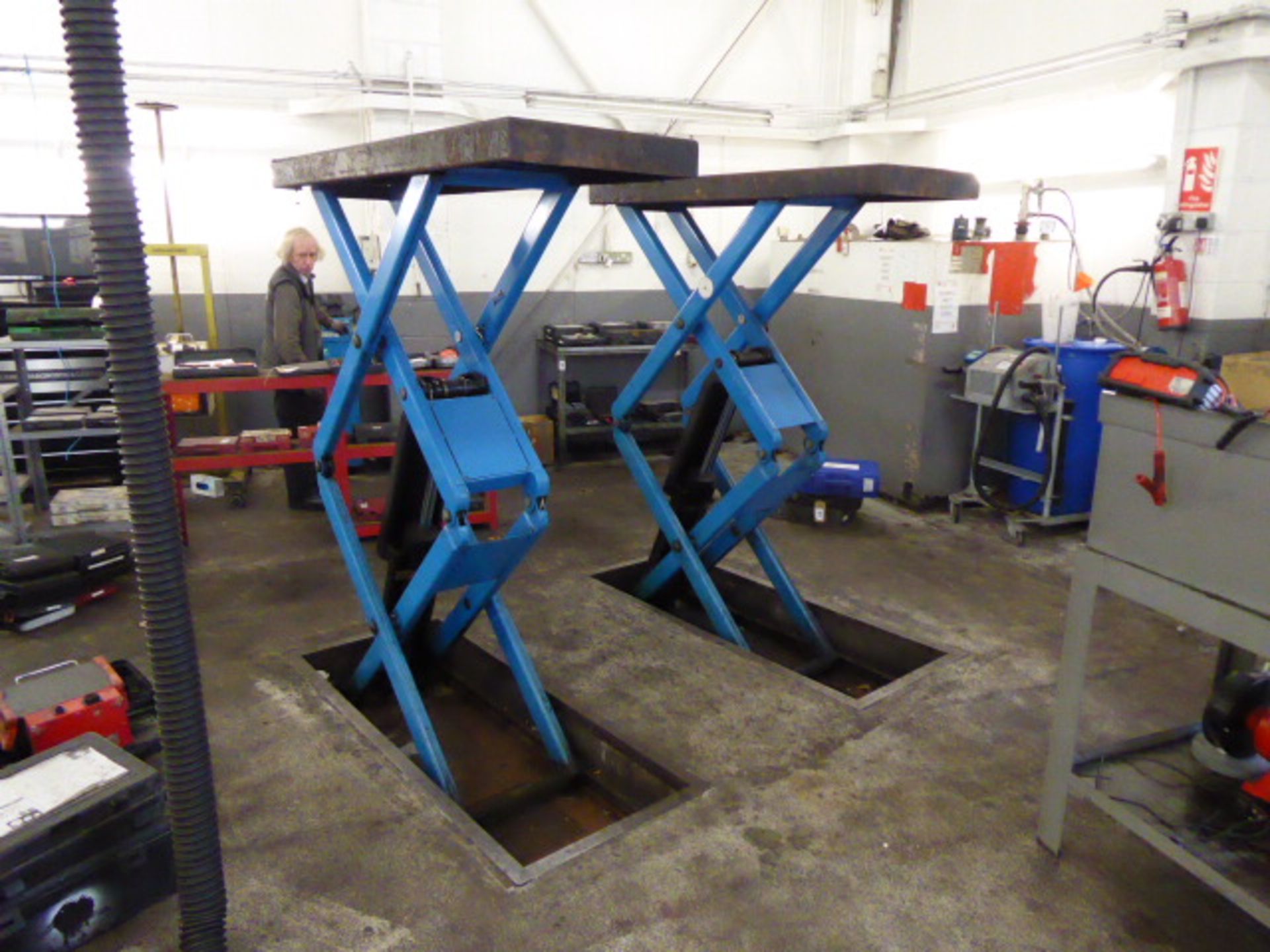 Hofmann Type 1, 3 tonne, scissor action car lift. Note: power and hydraulics from control unit to - Image 8 of 10