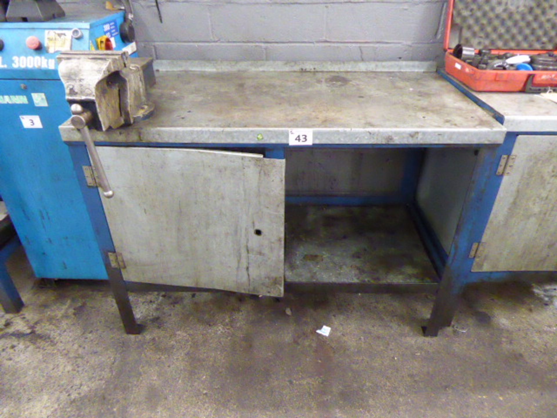 120cm engineer's table with bench mount vice