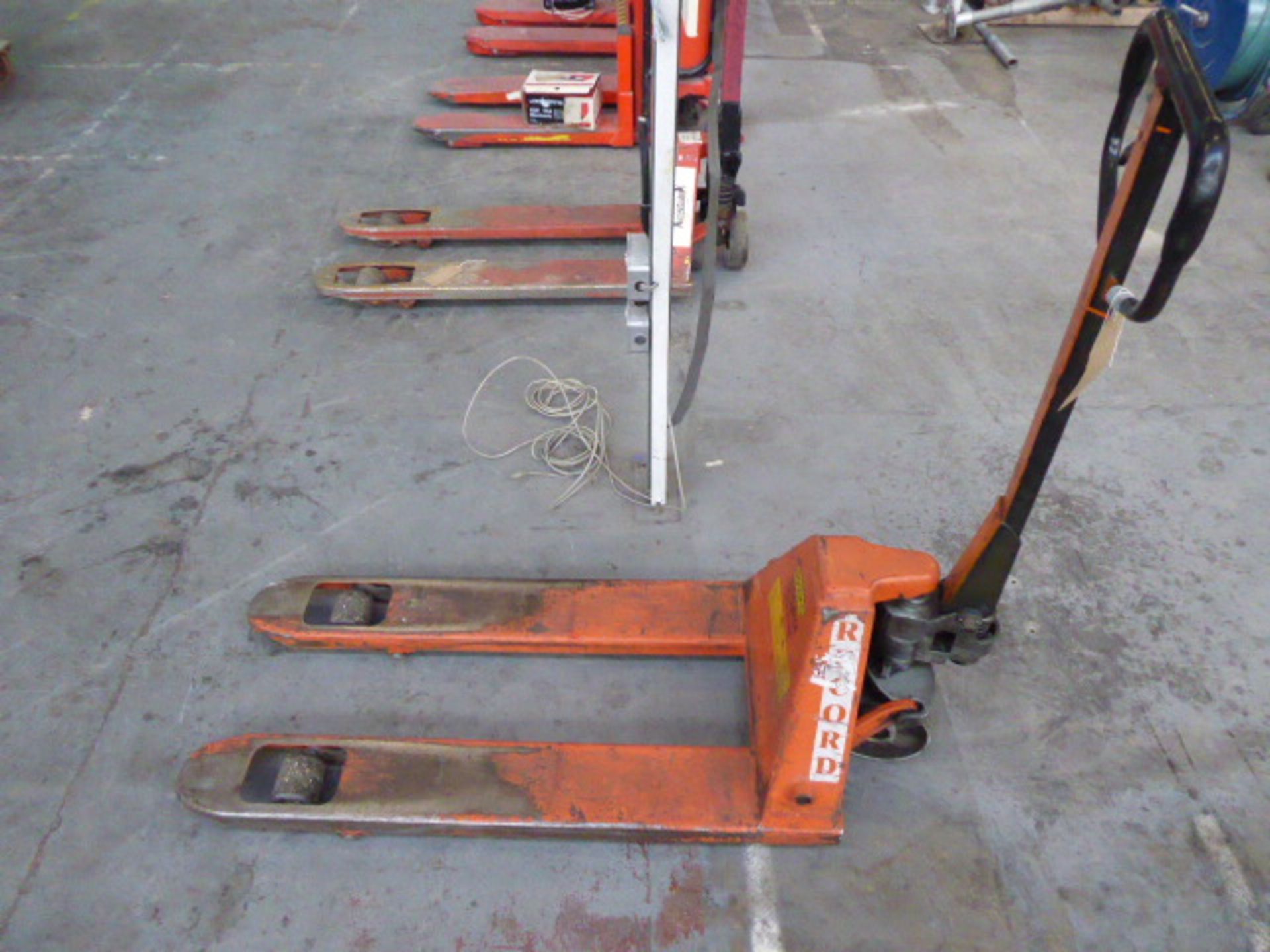 Record 2000kg hydraulic pallet truck