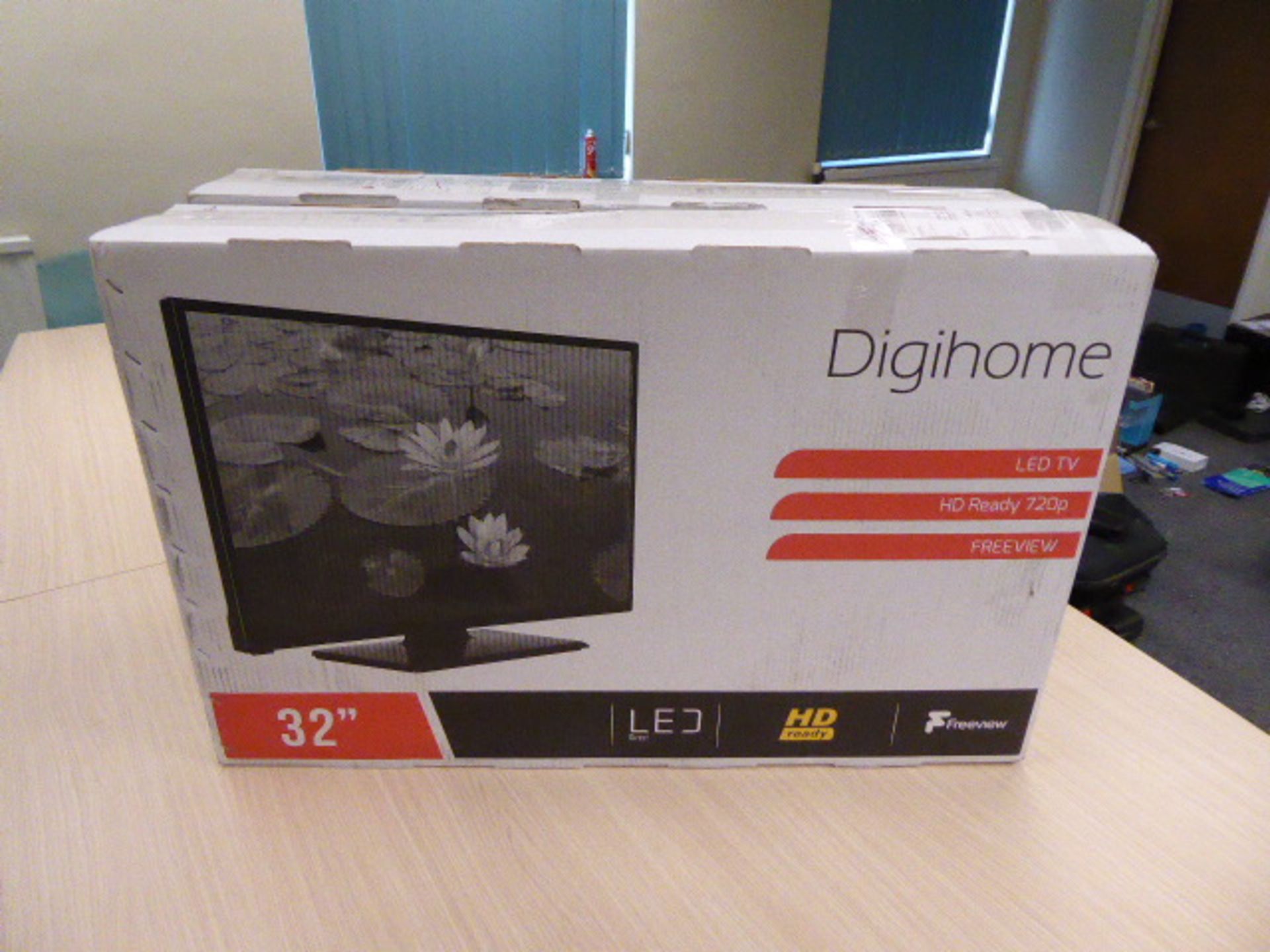 2 Digihome LED 32'' TV's