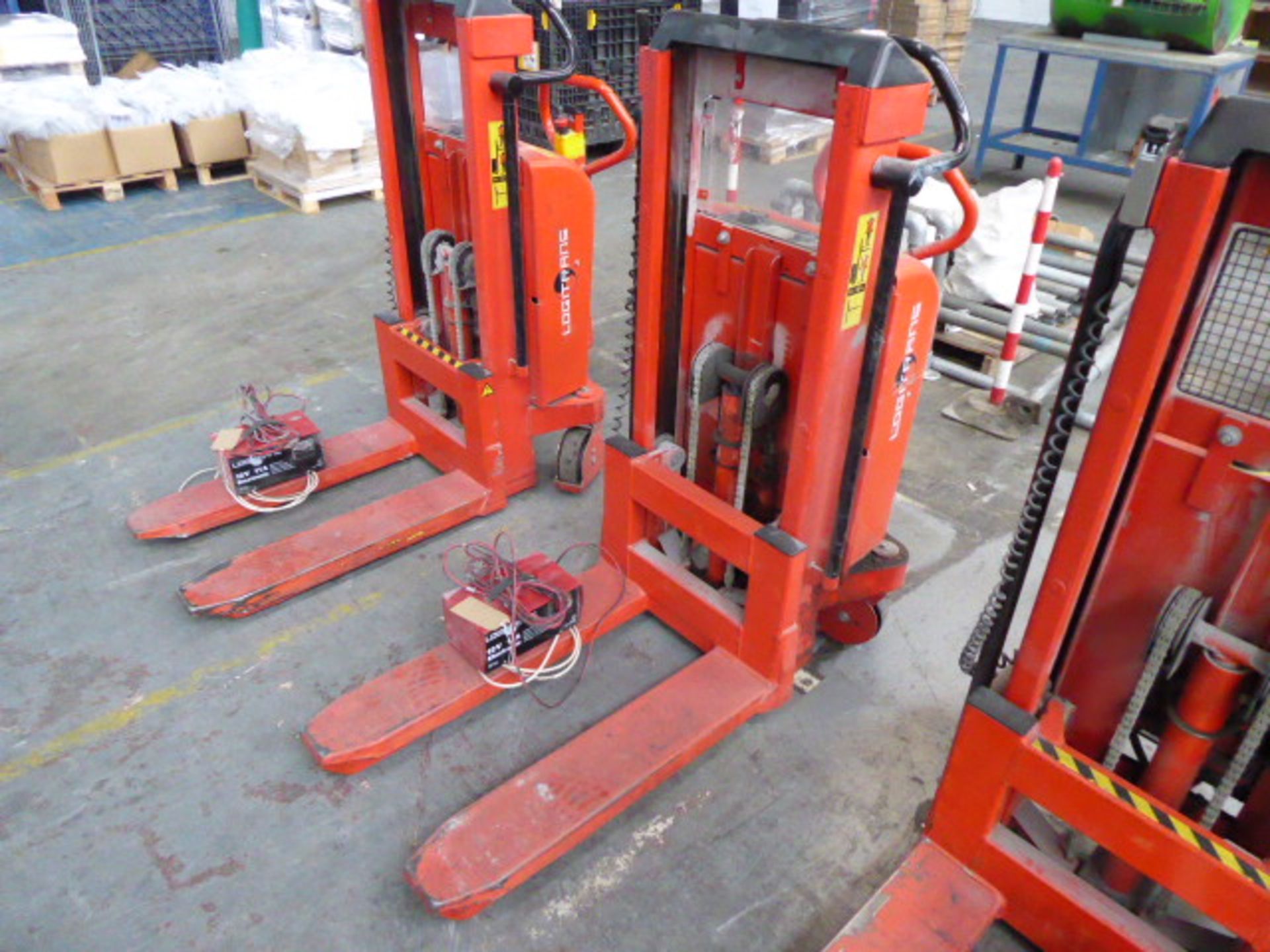 Logitrans Type: LL100TE electric 1000kg pallet lifter with charger Serial Number: 242610 Year: 2002 - Image 2 of 4