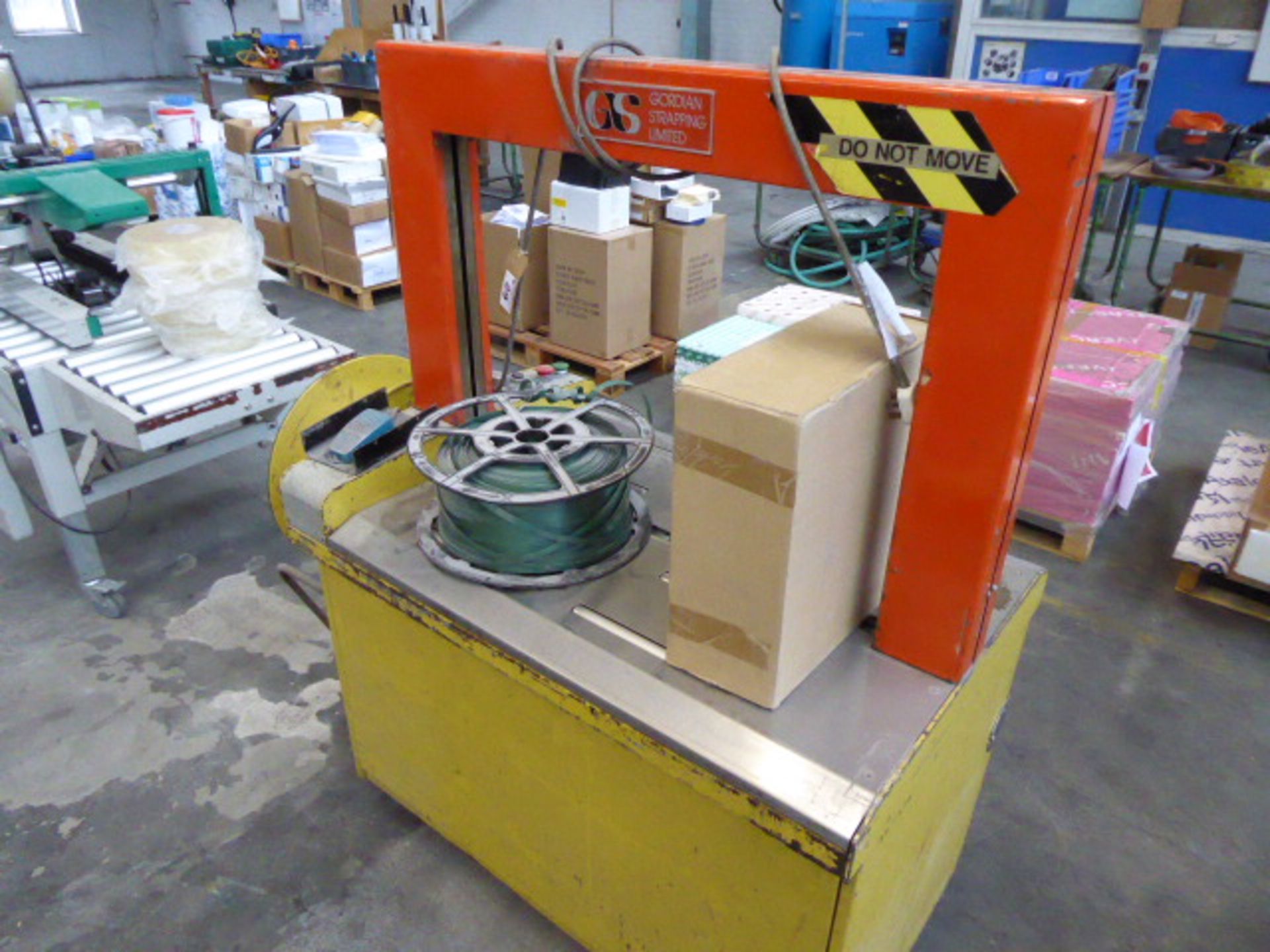 Gordian box strapping machine