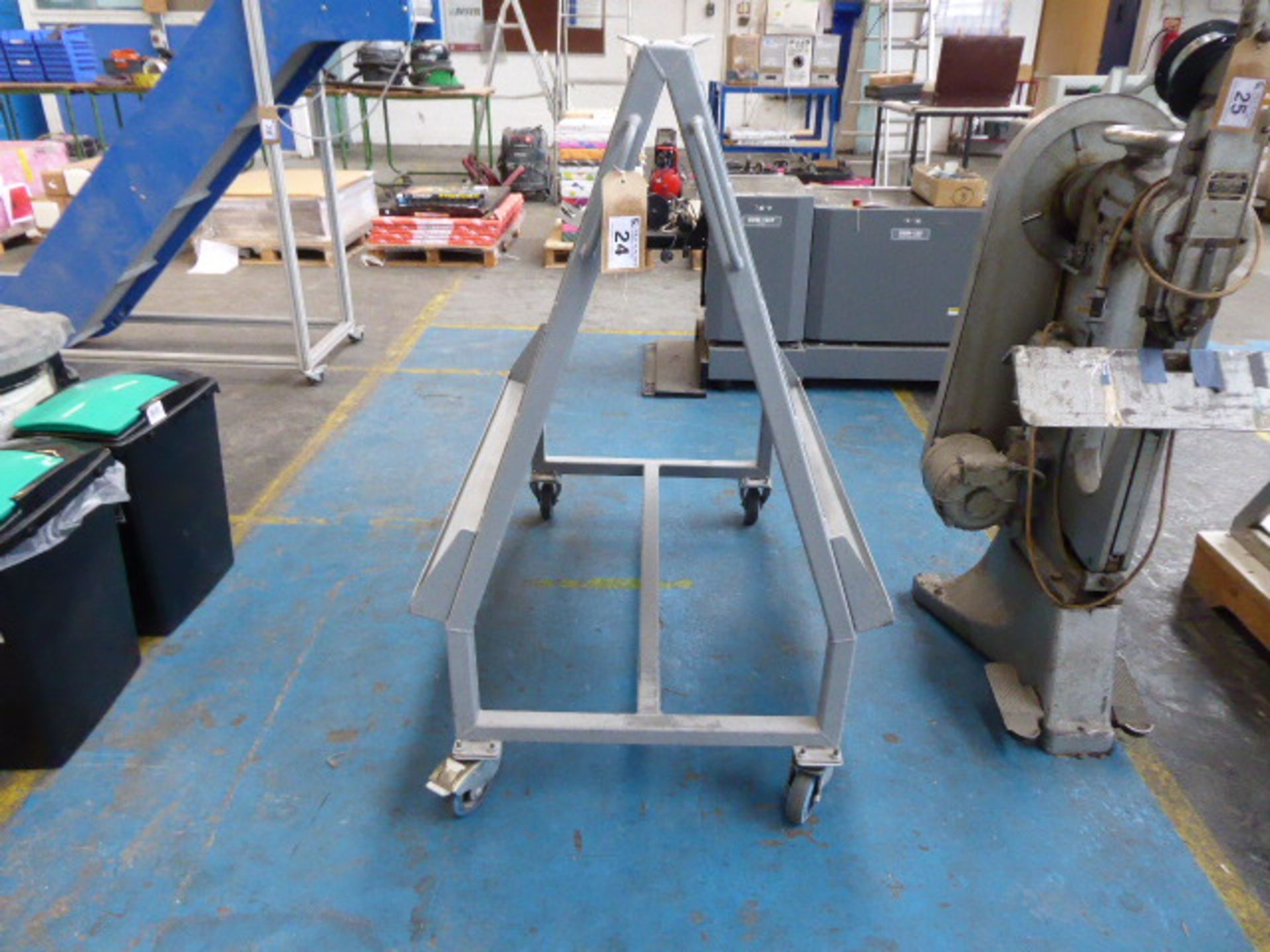 Mobile steel setting out frame - Image 2 of 2