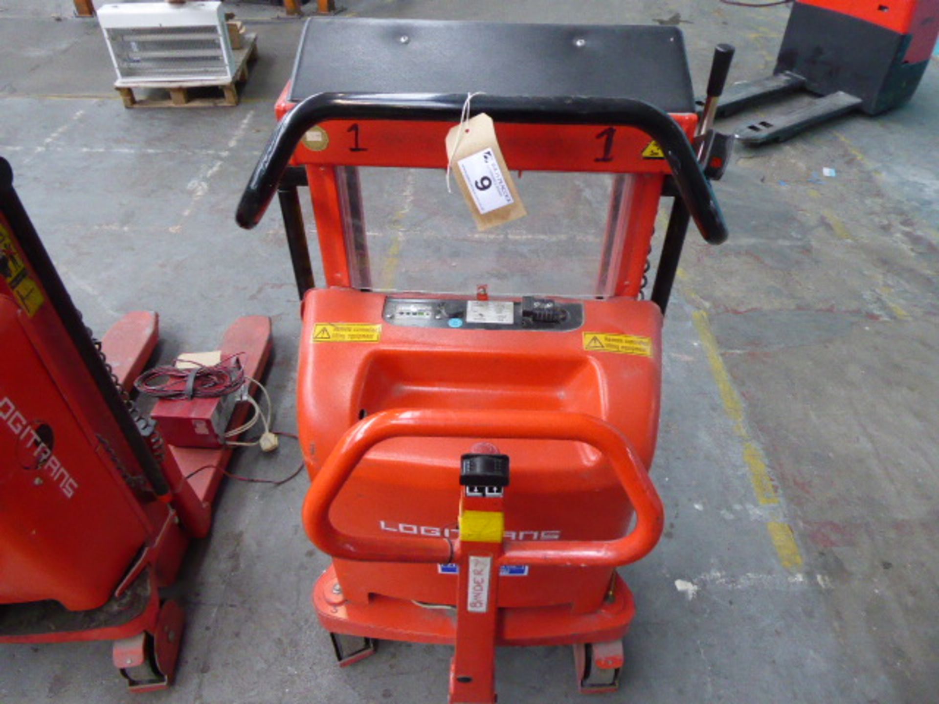 Logitrans Type: LL100TE electric 1000kg pallet lifter with charger Serial Number: 323827 Year: 2003 - Image 3 of 4