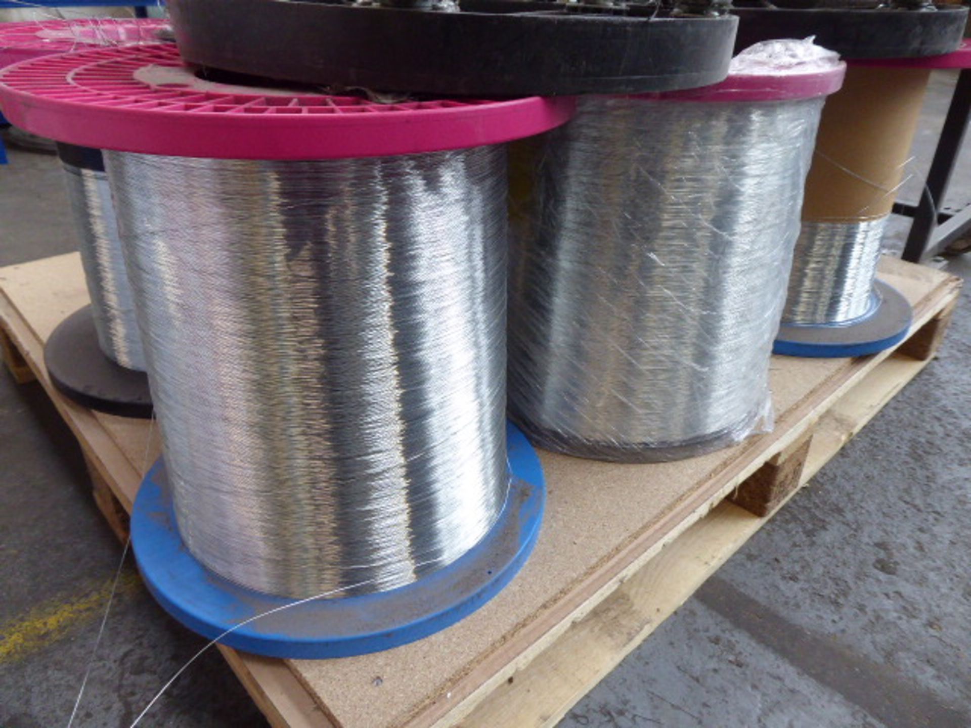 2 full reels and various part reels of Lotters stitching wire - Image 2 of 3
