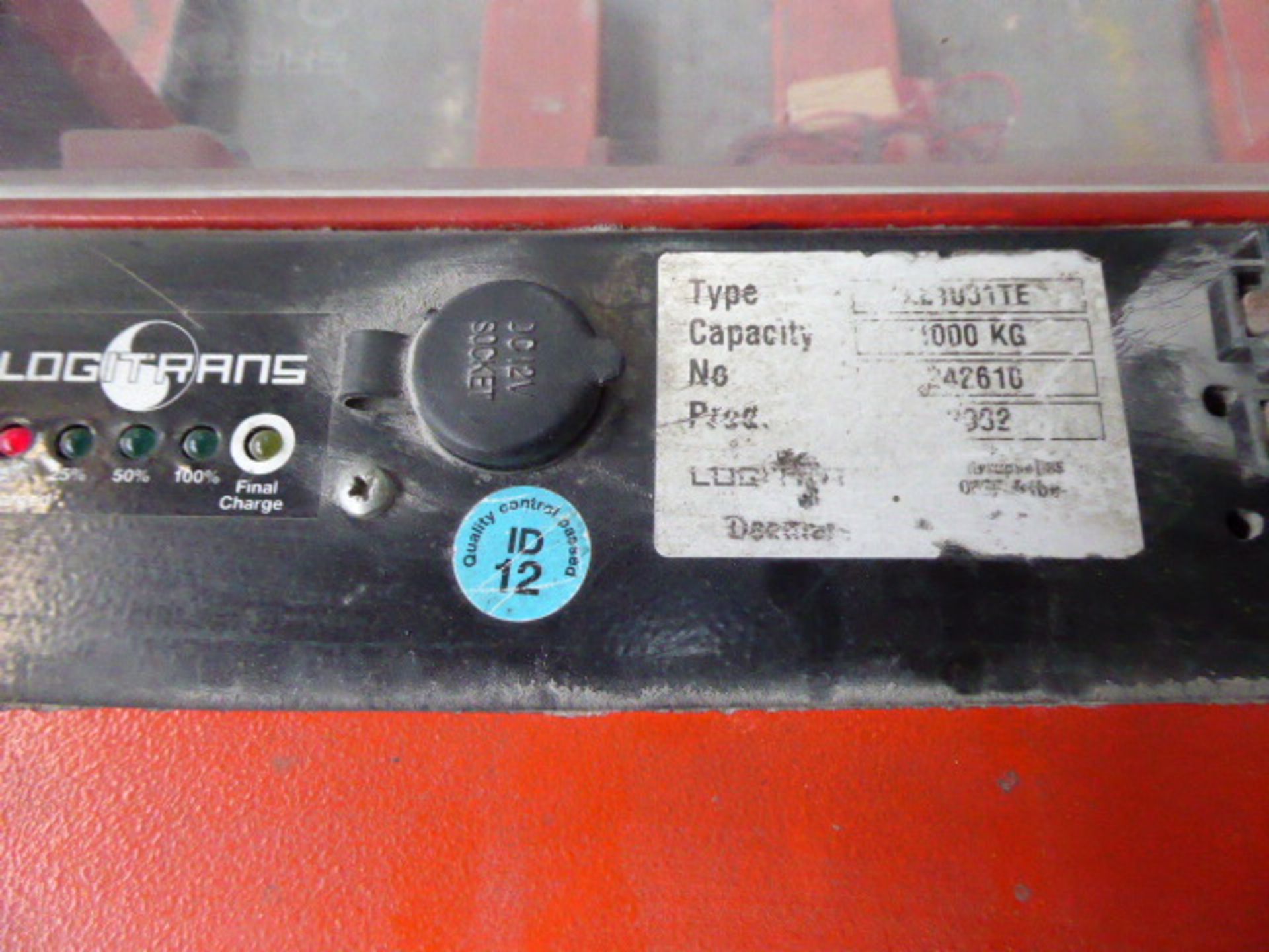 Logitrans Type: LL100TE electric 1000kg pallet lifter with charger Serial Number: 242610 Year: 2002 - Image 4 of 4