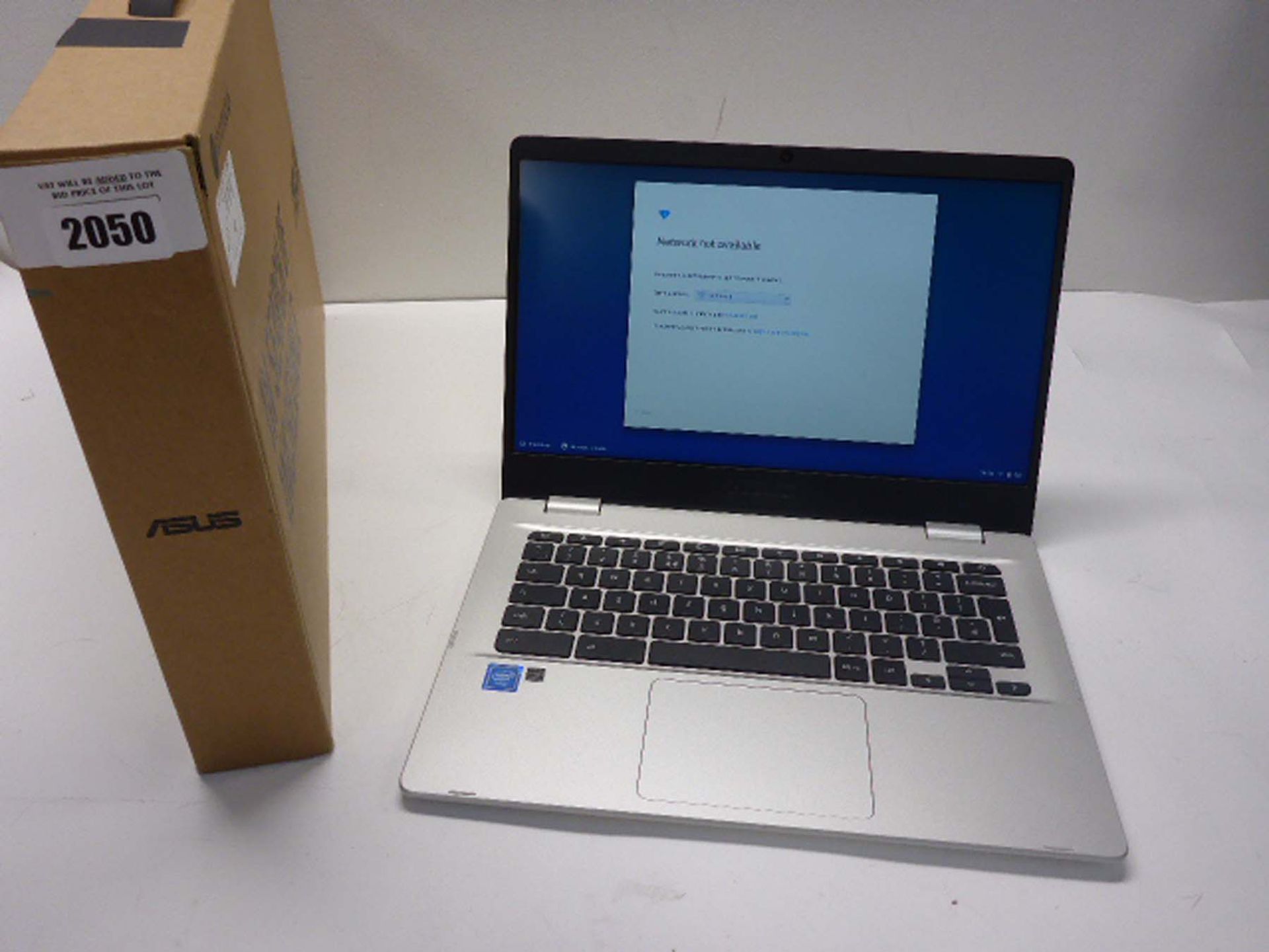 Asus Chromebook Intel Cpu, 4gb Ram 32gb Flash storage, power supply, and box.