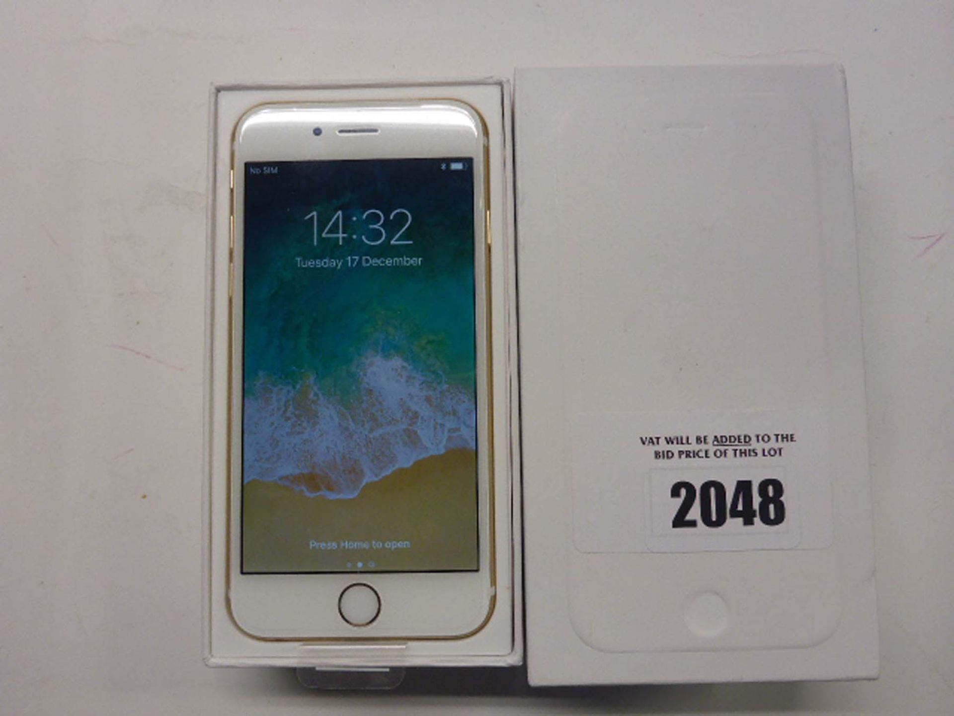 Apple iPhone 6 64GB model A1586 gold with box.