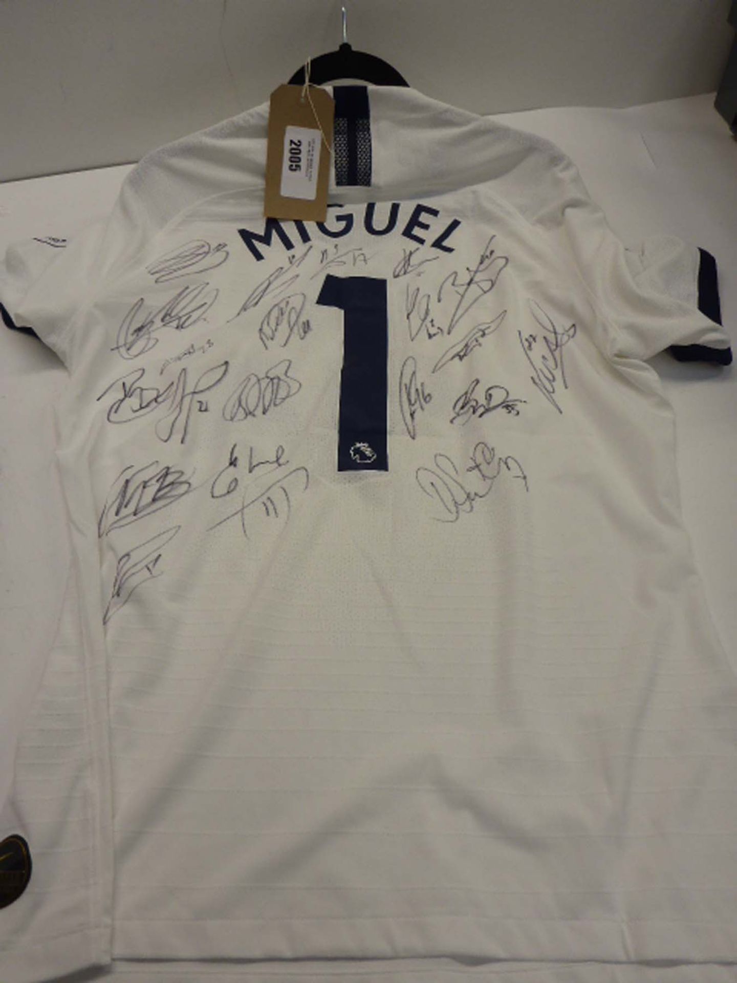 Tottenham Hotspur 2019/20 team shirt personalised also bearing signatures, (UNVERIFIED)