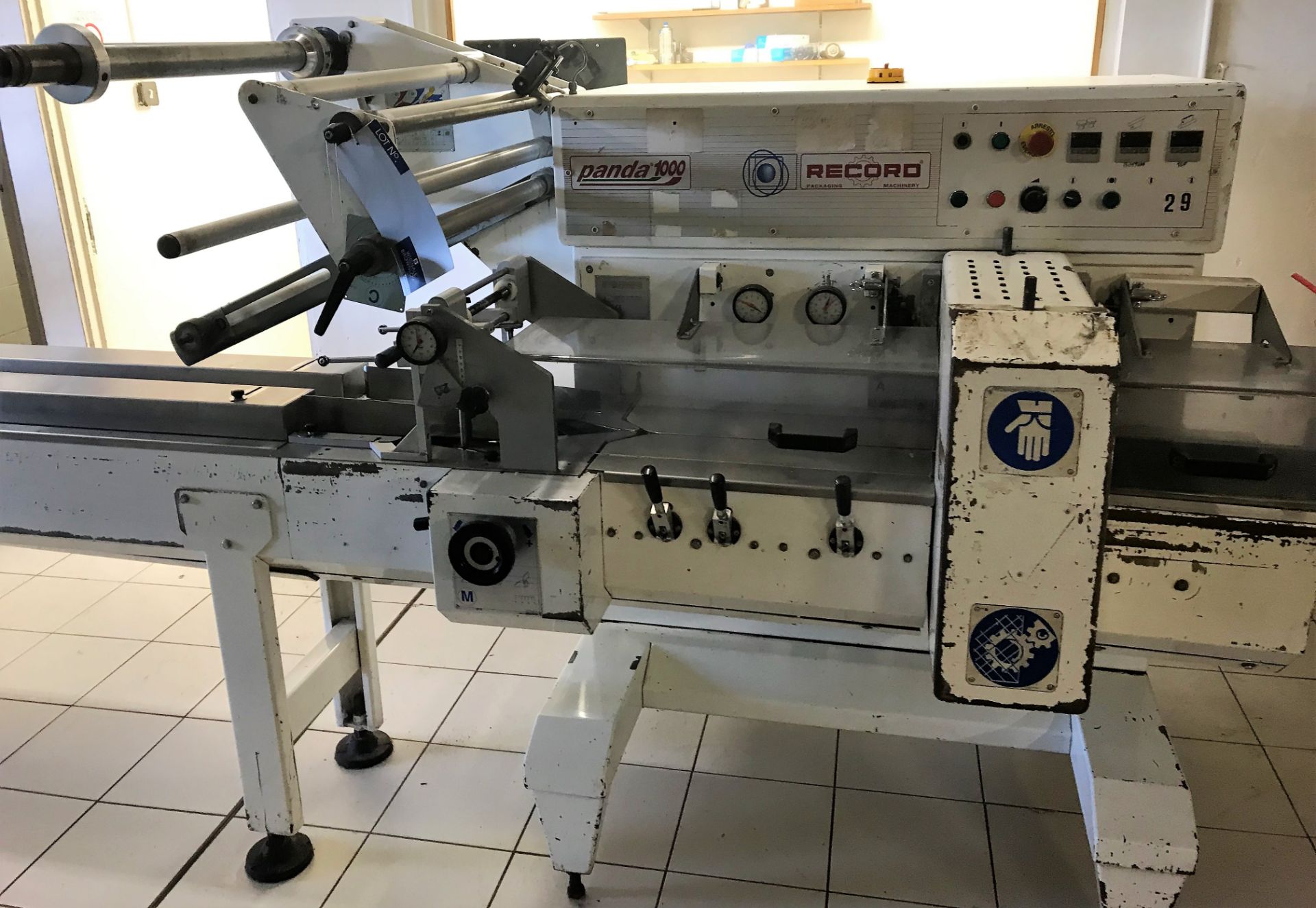 A Record Panda 1000 Flow Wrapping Machine No.03-95-097 (1996), 3ph-plug in; infeed 200mm x 850mm, - Image 4 of 8