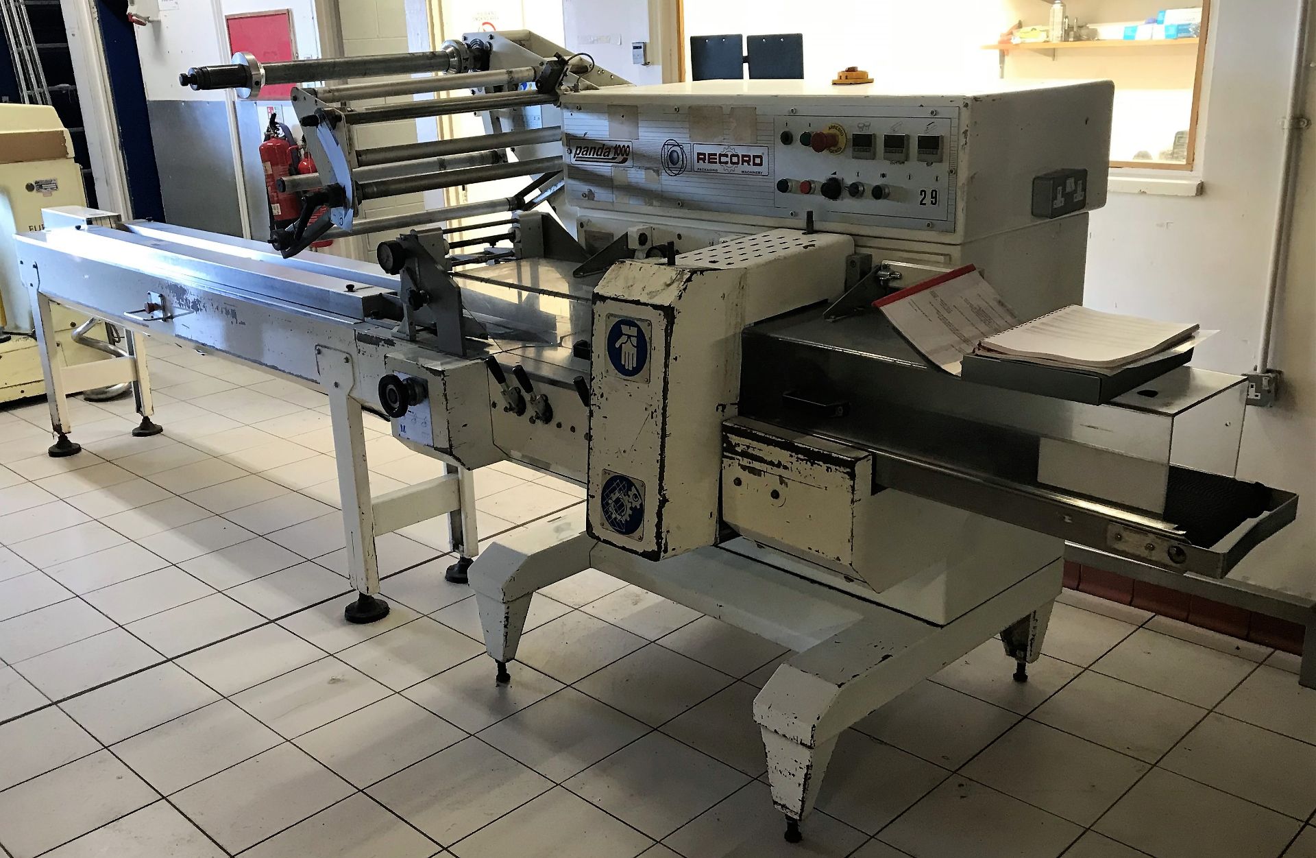 A Record Panda 1000 Flow Wrapping Machine No.03-95-097 (1996), 3ph-plug in; infeed 200mm x 850mm, - Image 3 of 8
