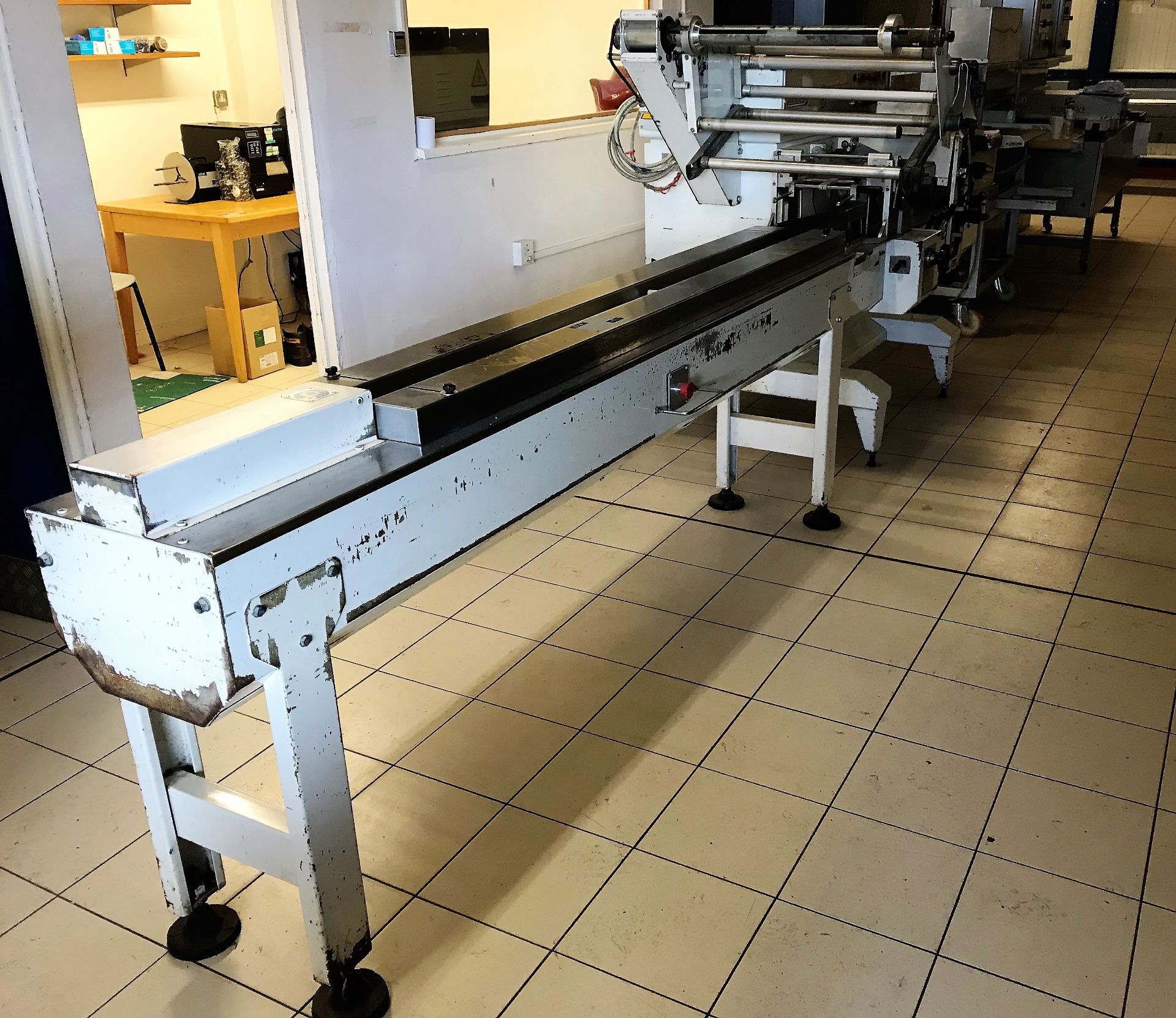 A Record Panda 1000 Flow Wrapping Machine No.03-95-097 (1996), 3ph-plug in; infeed 200mm x 850mm, - Image 2 of 8