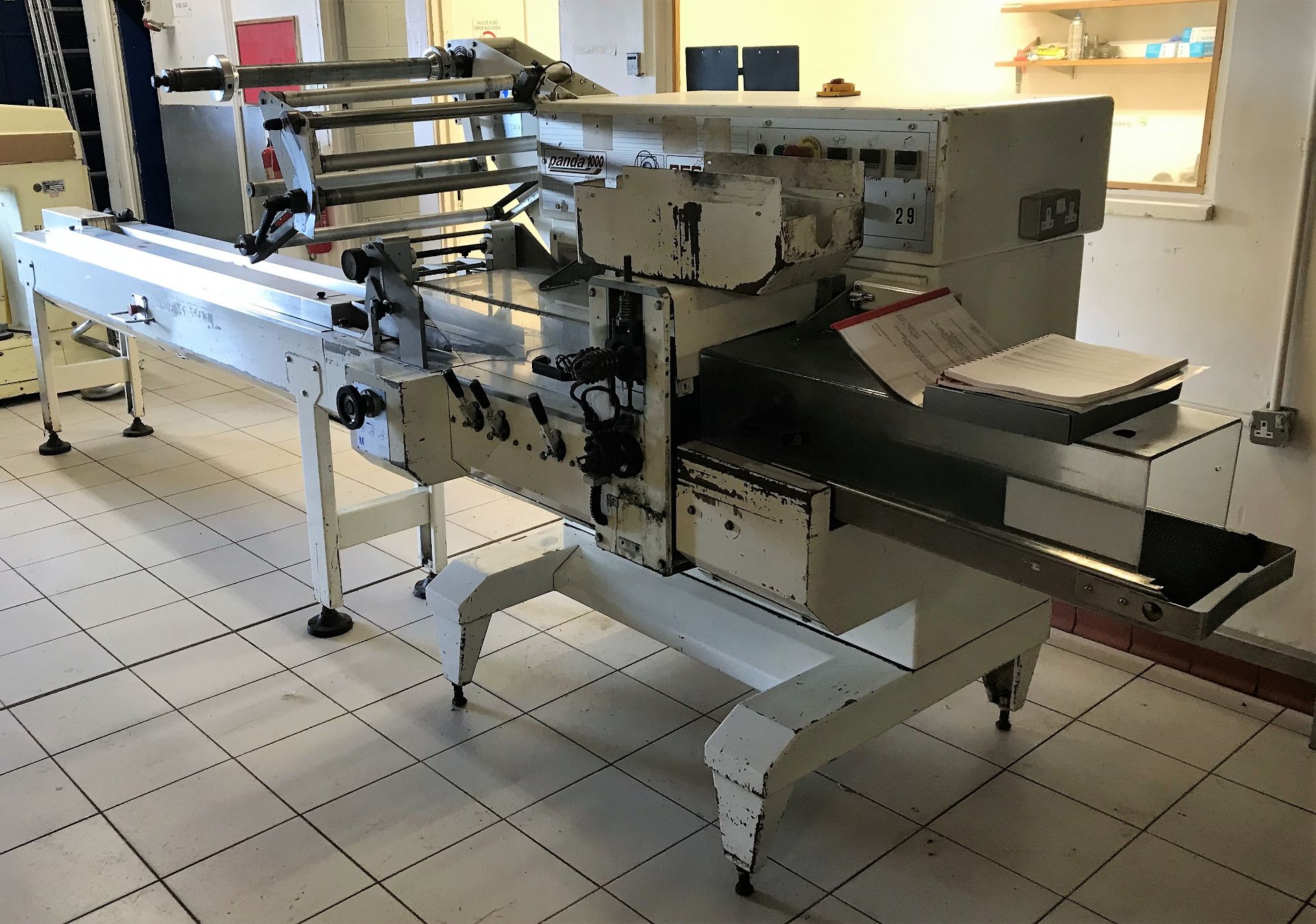 A Record Panda 1000 Flow Wrapping Machine No.03-95-097 (1996), 3ph-plug in; infeed 200mm x 850mm,