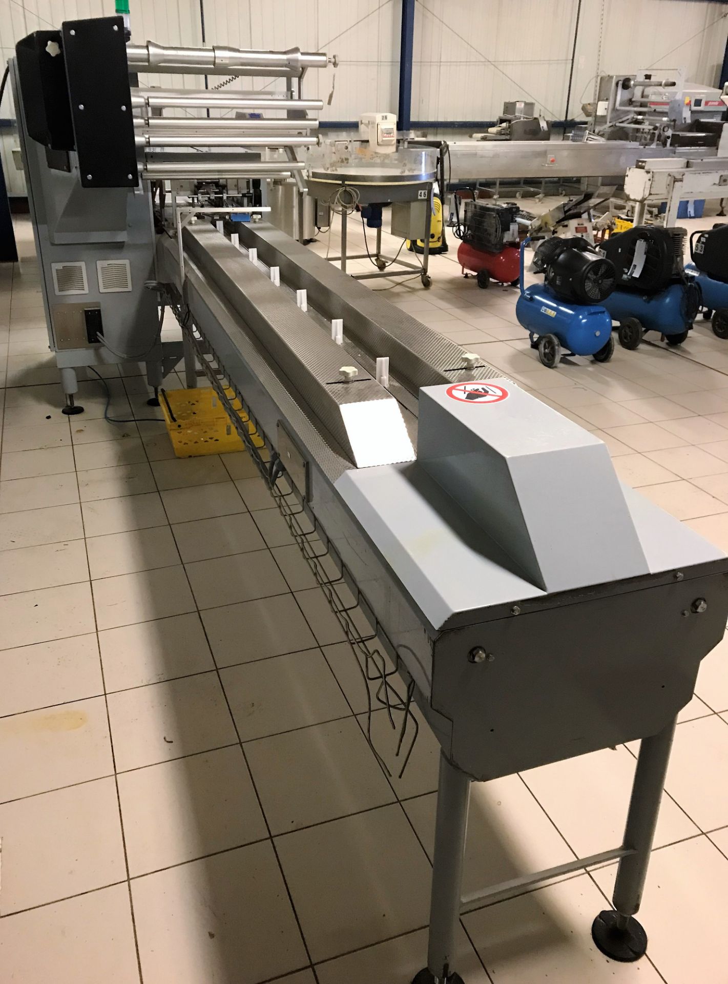 An Ilapak Carrera 1000 Restyling Flow Wrapping Machine No.0642220175 (2017), 3ph-plug in; infeed - Image 4 of 8