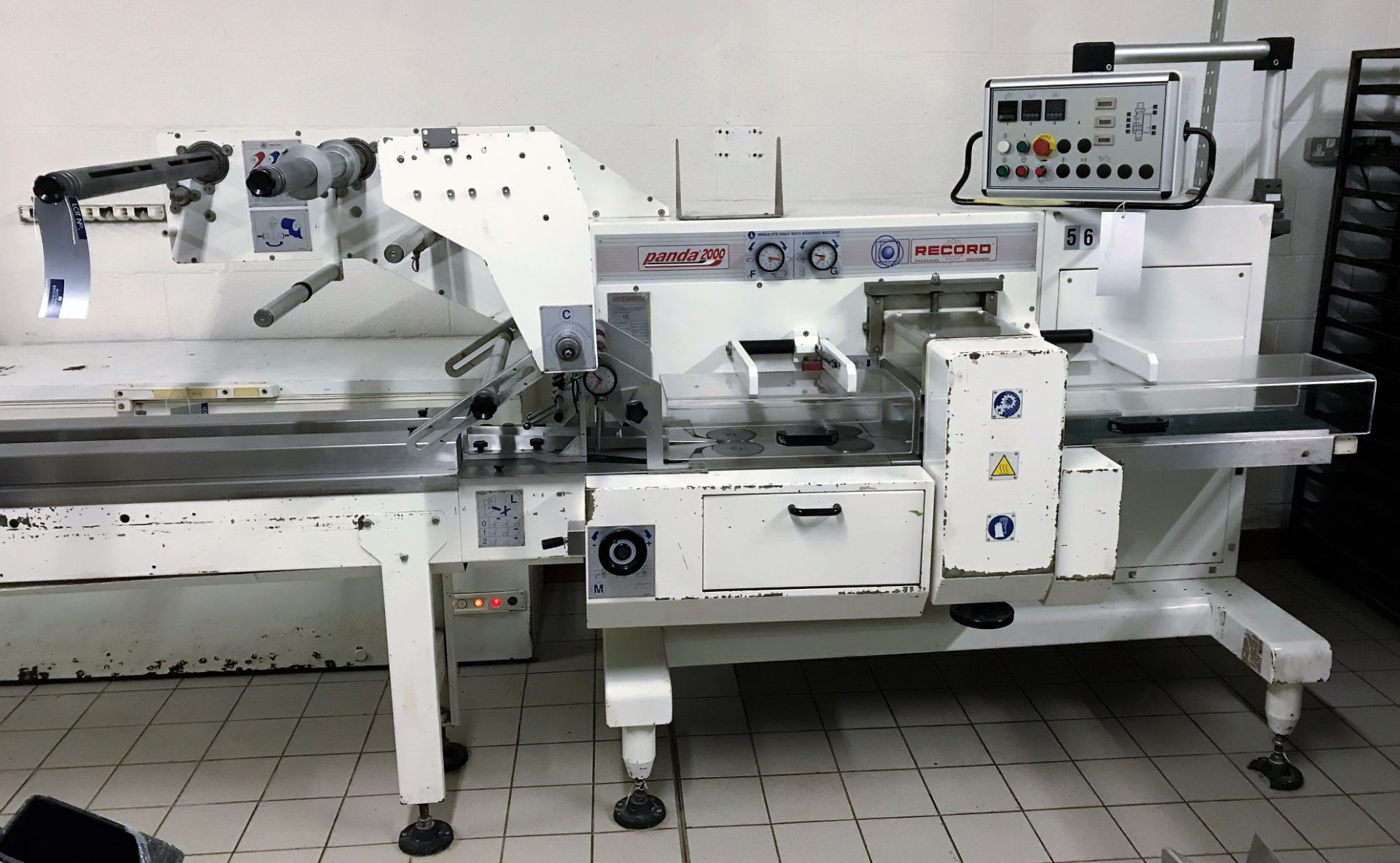 A Record Panda 2000 Flow Wrapping Machine No.11-99-502 (2000), 3ph-plug in; indicated 478.4 hours; - Image 4 of 7
