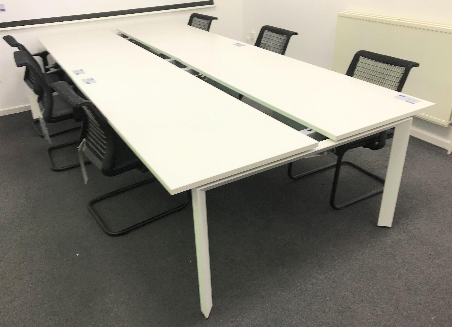 A Steelcase 4 position Modular Workstation with Integral Cable Tray, each position 1600 x 680 x