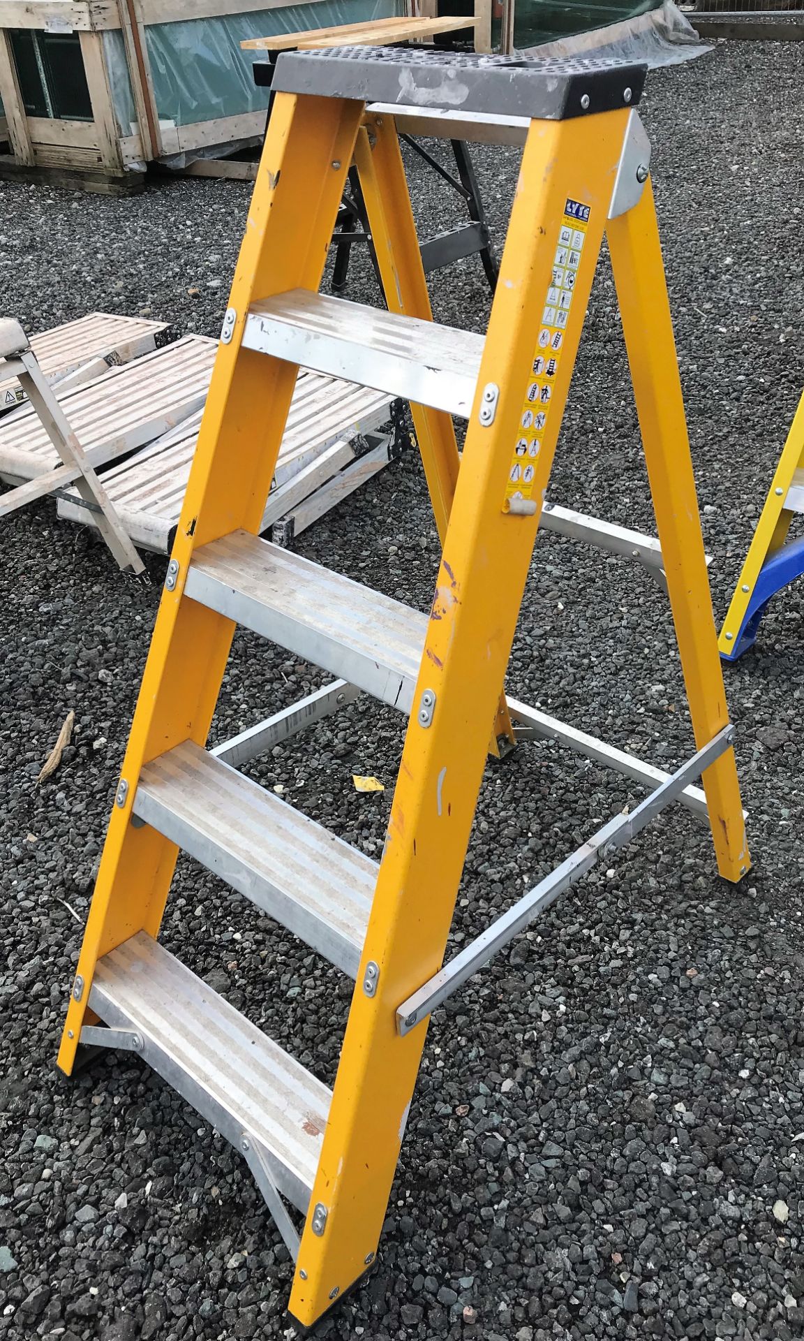 A Lyte SF/GFBB5 Fibreglass/Alloy Stepladder, 150kg