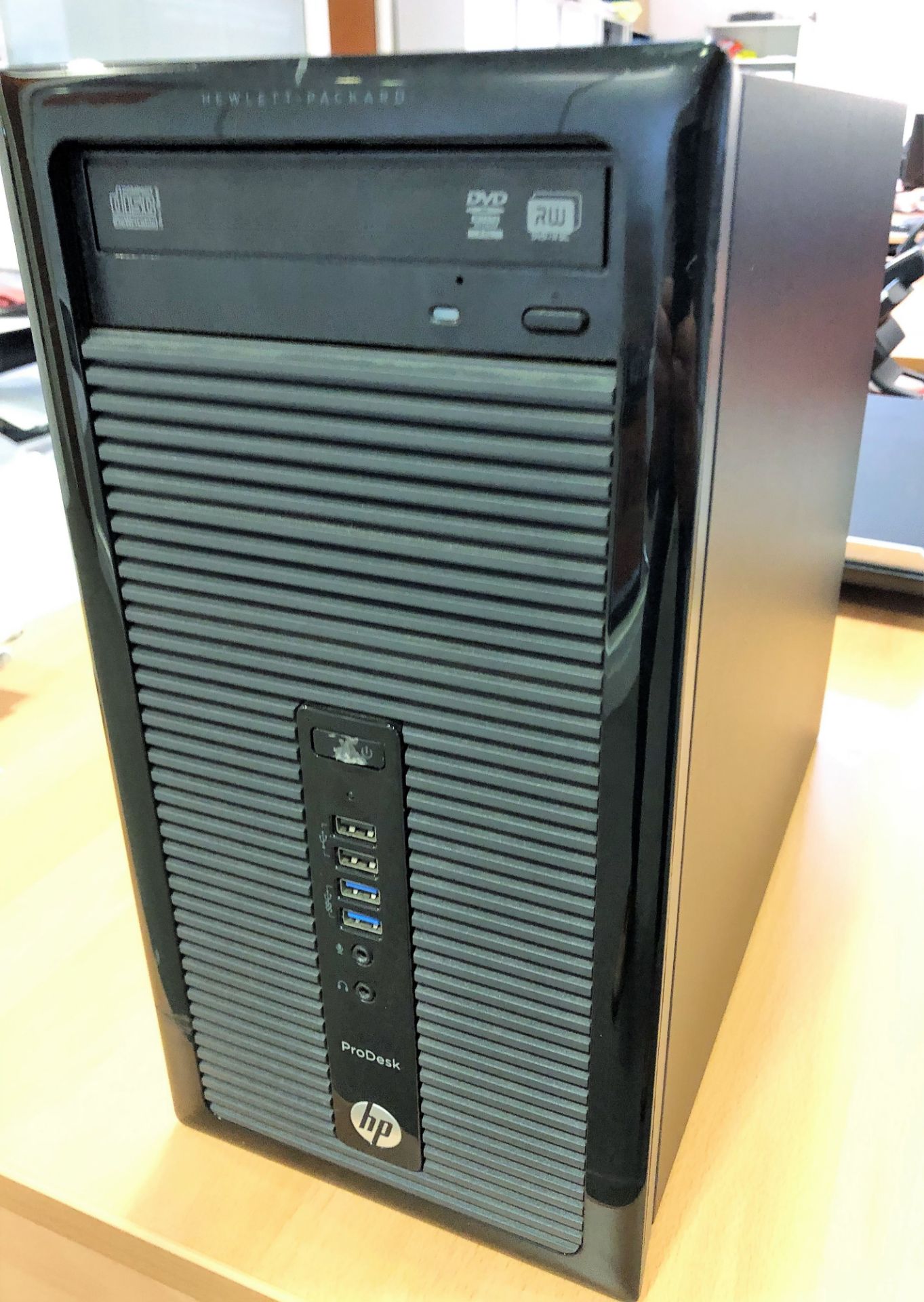 A hp ProDesk Computer Processor, AMD A4-5000 Processor, 4GB memory, 500GB hard drive-located at