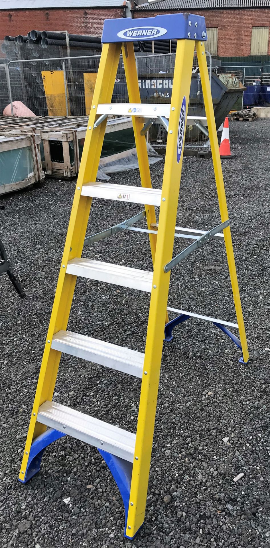 A Werner 6 rise Fibreglass/Alloy Stepladder-locate