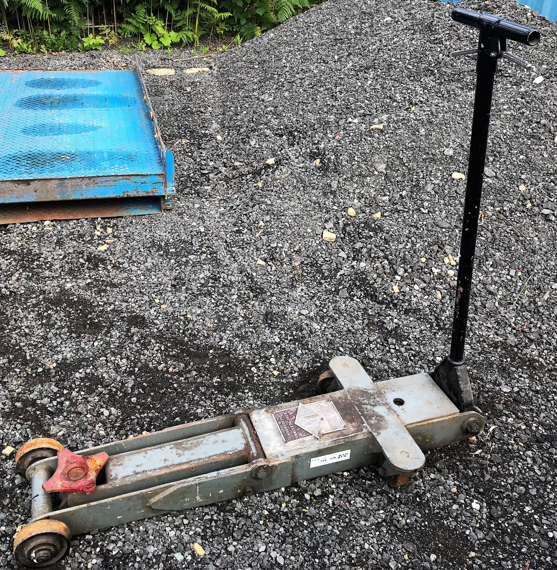 A SkyHi 2.5 ton Trolley Jack-located at Bambers Qu