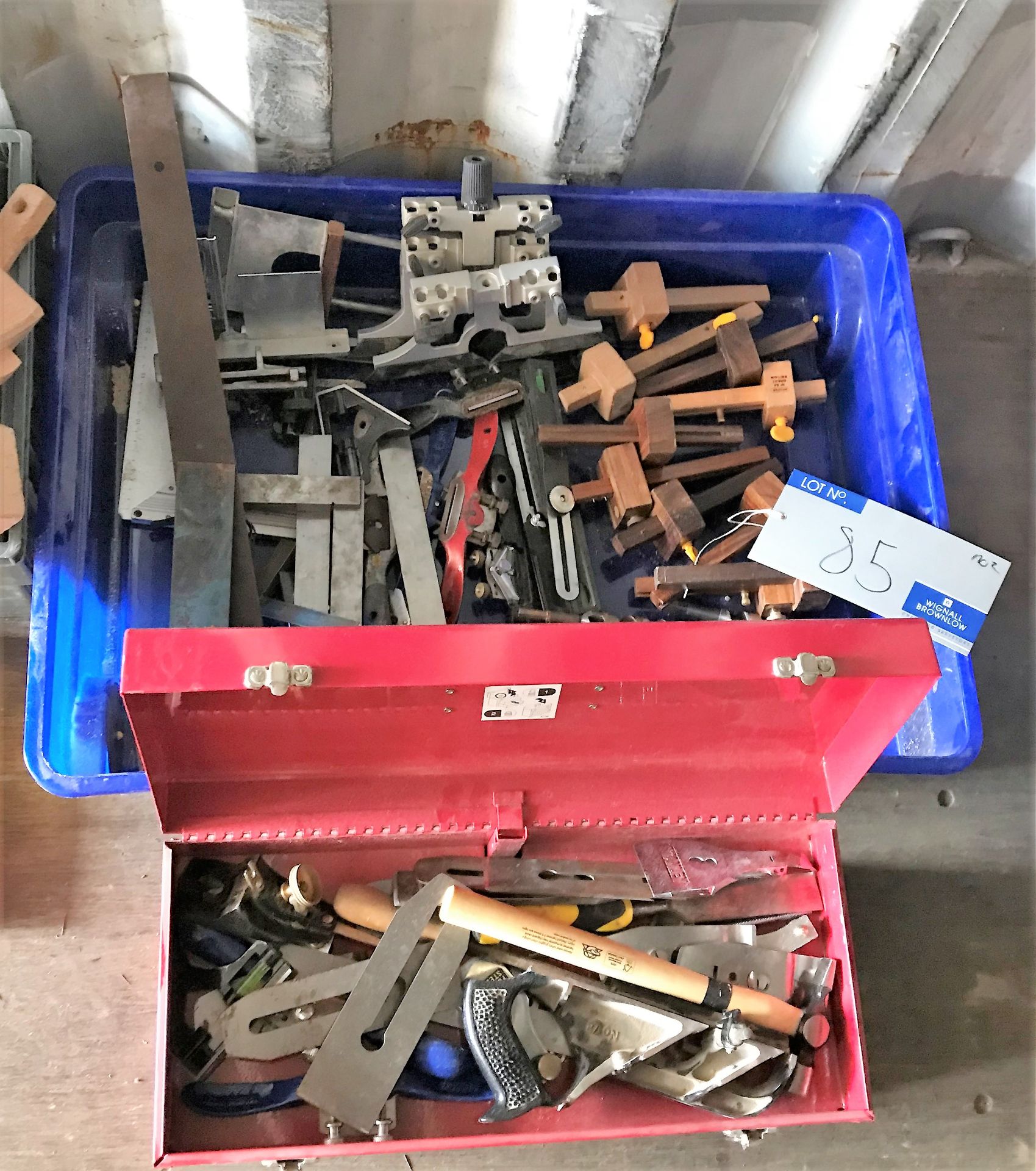 A Quantity of Assorted Joinery/Woodworking Tools a - Image 2 of 2