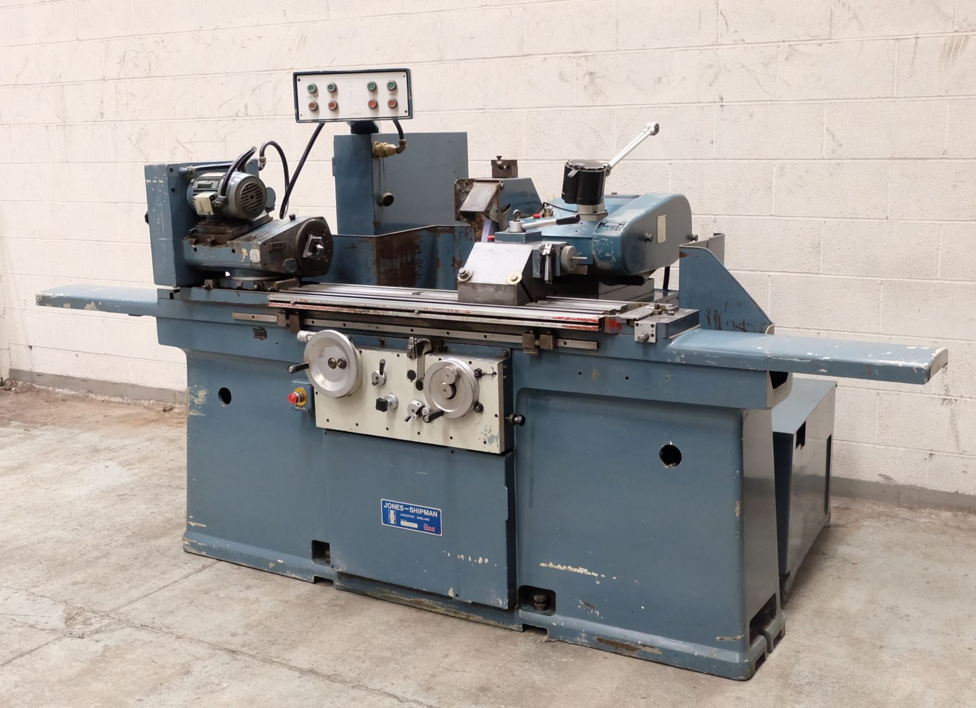 A Jones and Shipman 1305E Cylindrical Grinding Mac - Image 3 of 16