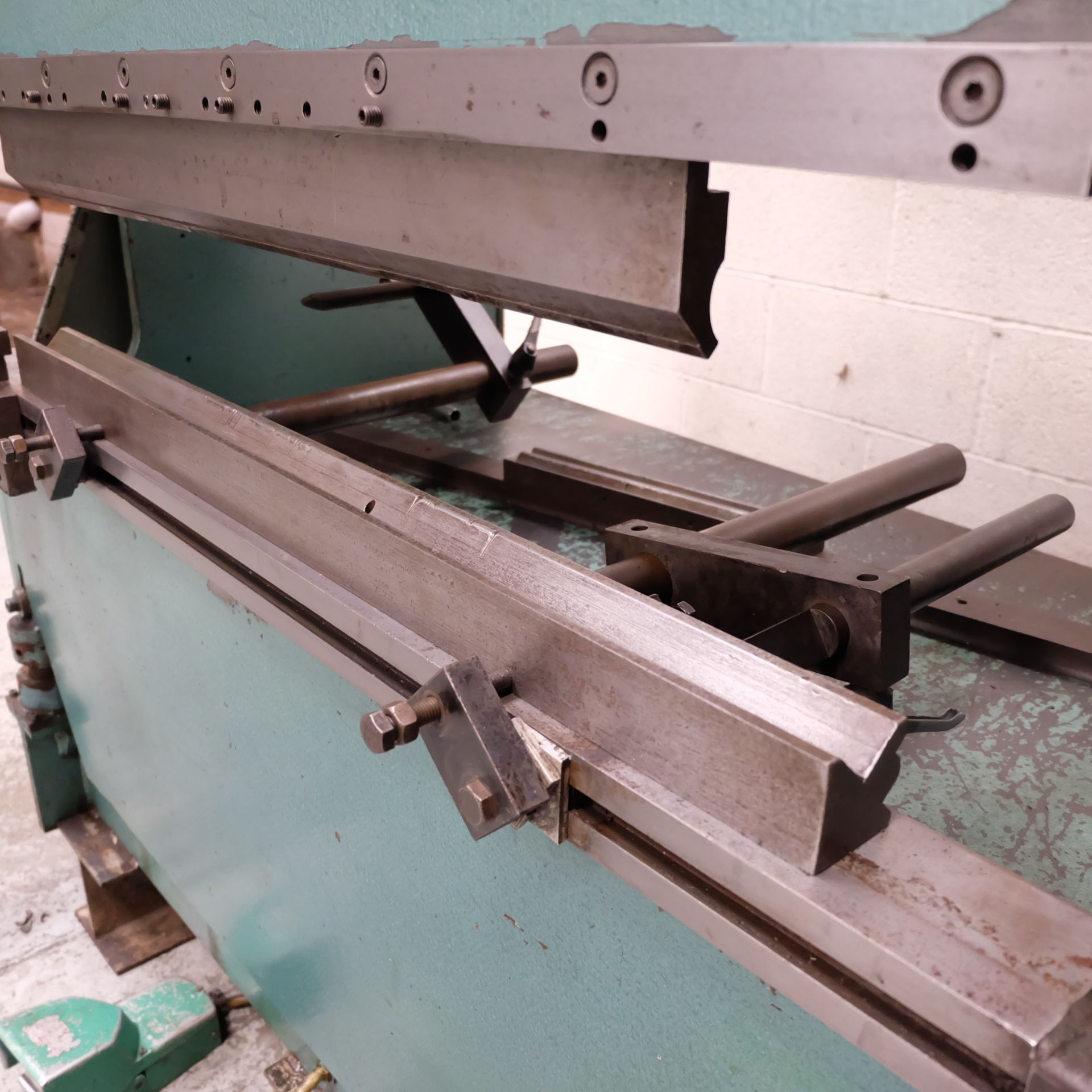 A Barnes Hydraulic Downstroke Sheet Metal Press Br - Image 4 of 8