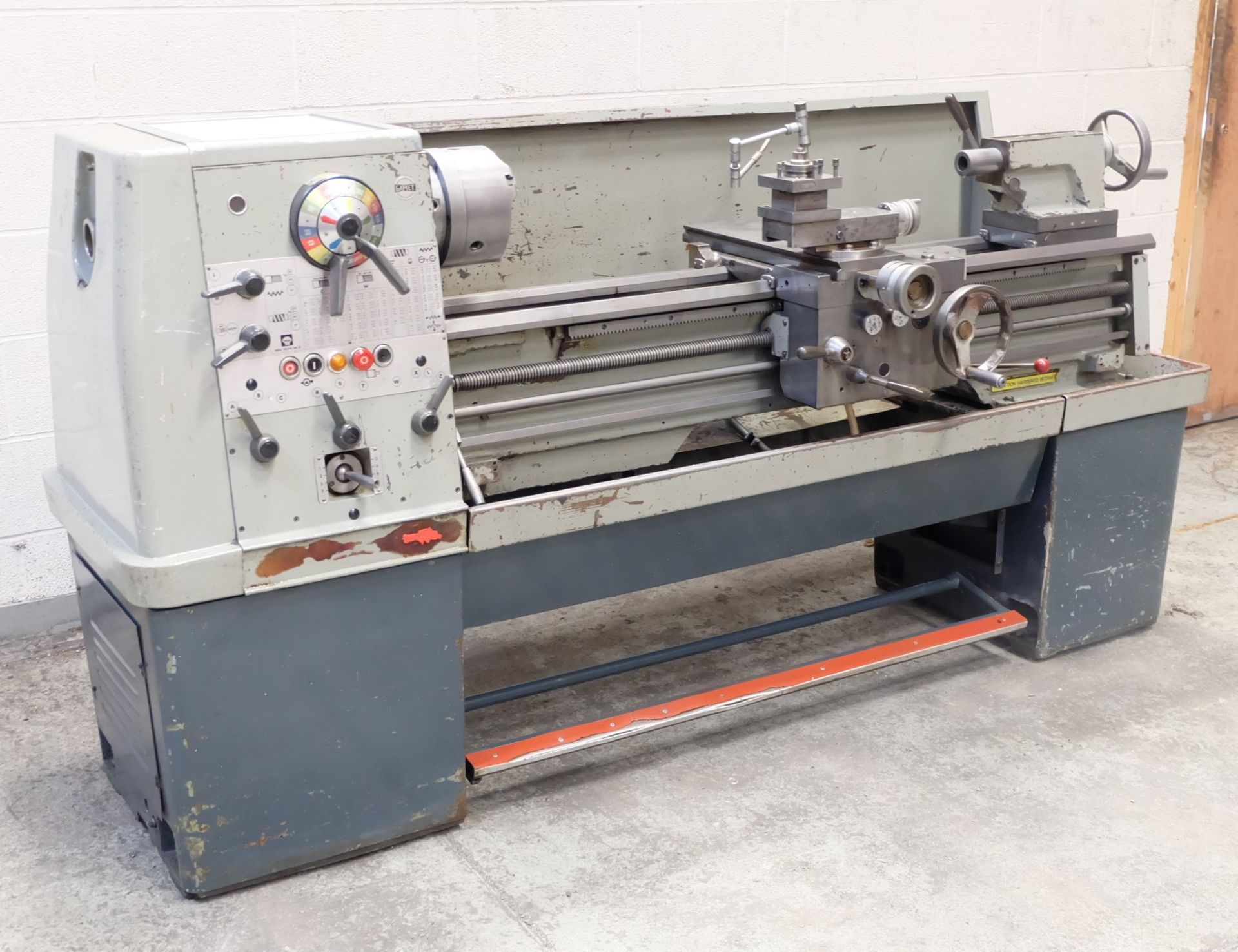 A Colchester Triumph 2000 Gap Bed Centre Lathe. - Image 4 of 14