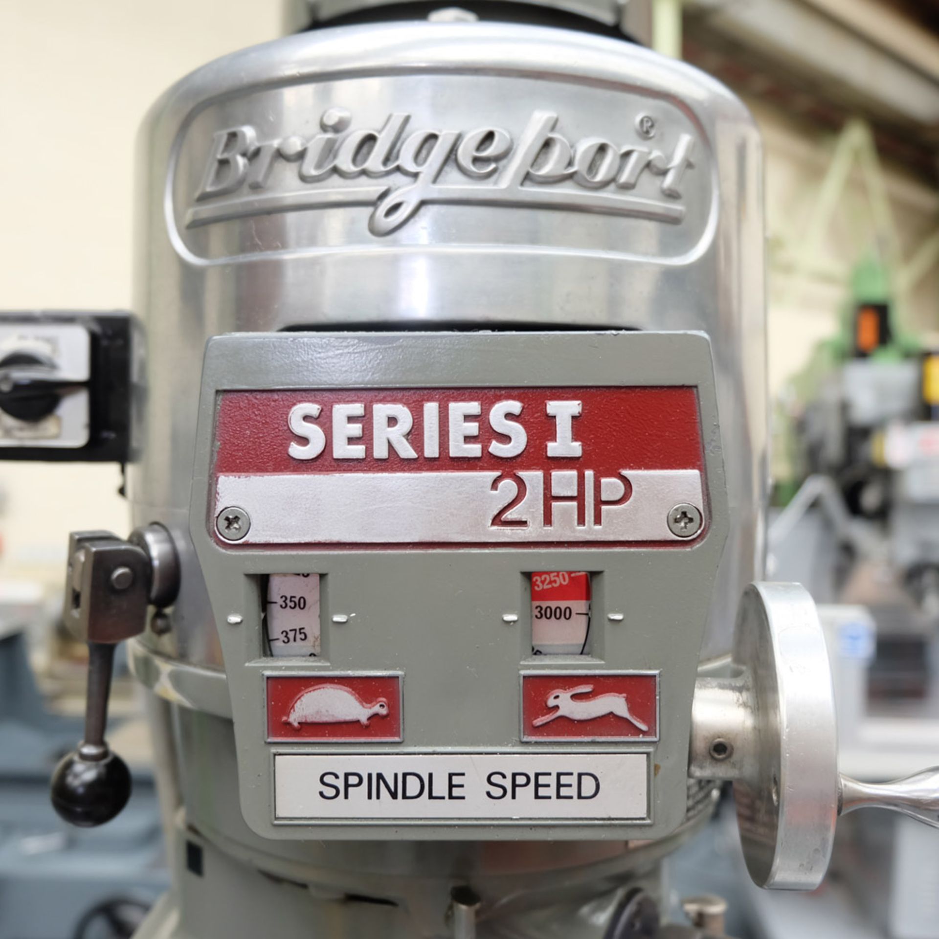 A BRIDGEPORT Series I 2HP Varispeed Turret Milling Machine, Spindle Taper R8, Spindle Speeds 50- - Image 7 of 11