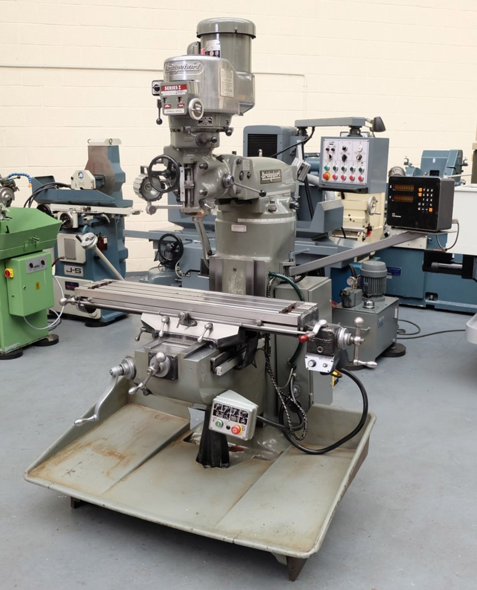 A BRIDGEPORT Series I 2HP Varispeed Turret Milling Machine, Spindle Taper R8, Spindle Speeds 50-