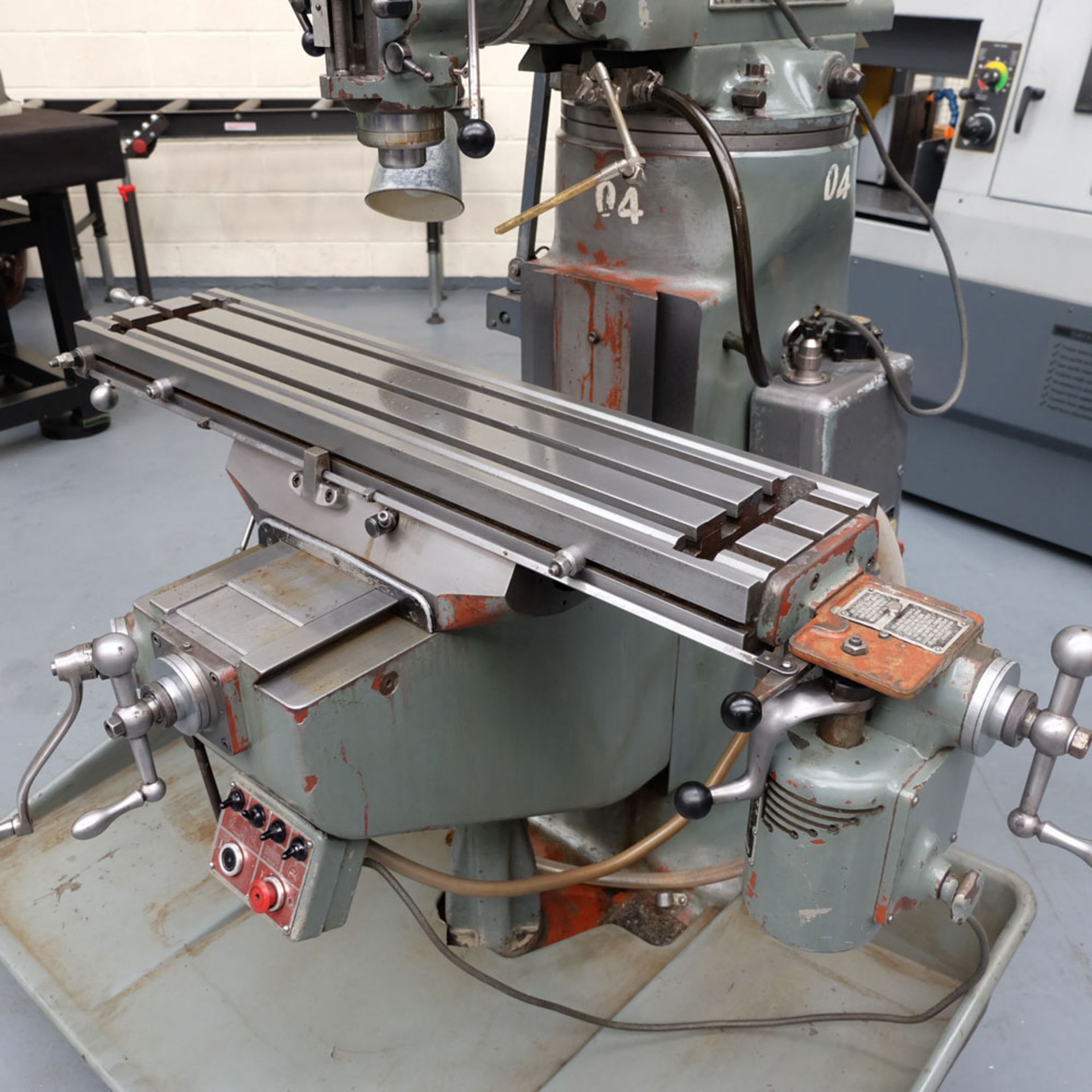 A BRIDGEPORT Type BR2J Varispeed Turret Milling Machine, Spindle Taper R8, Table 42in x 9in, - Image 5 of 8