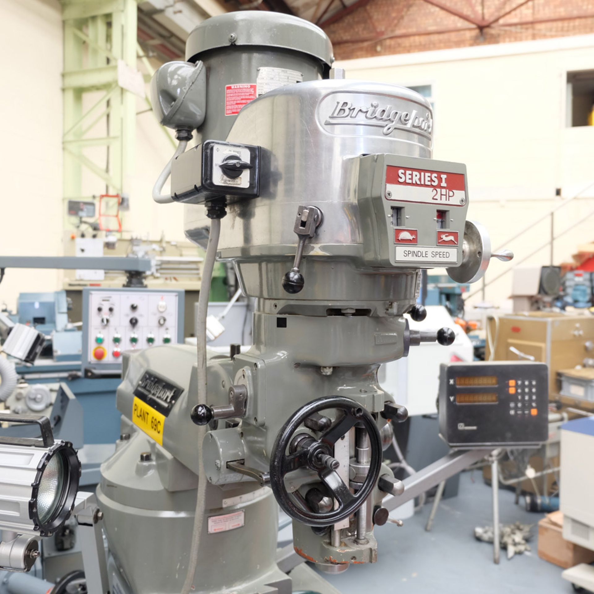 A BRIDGEPORT Series I 2HP Varispeed Turret Milling Machine, Spindle Taper R8, Spindle Speeds 50- - Image 6 of 11