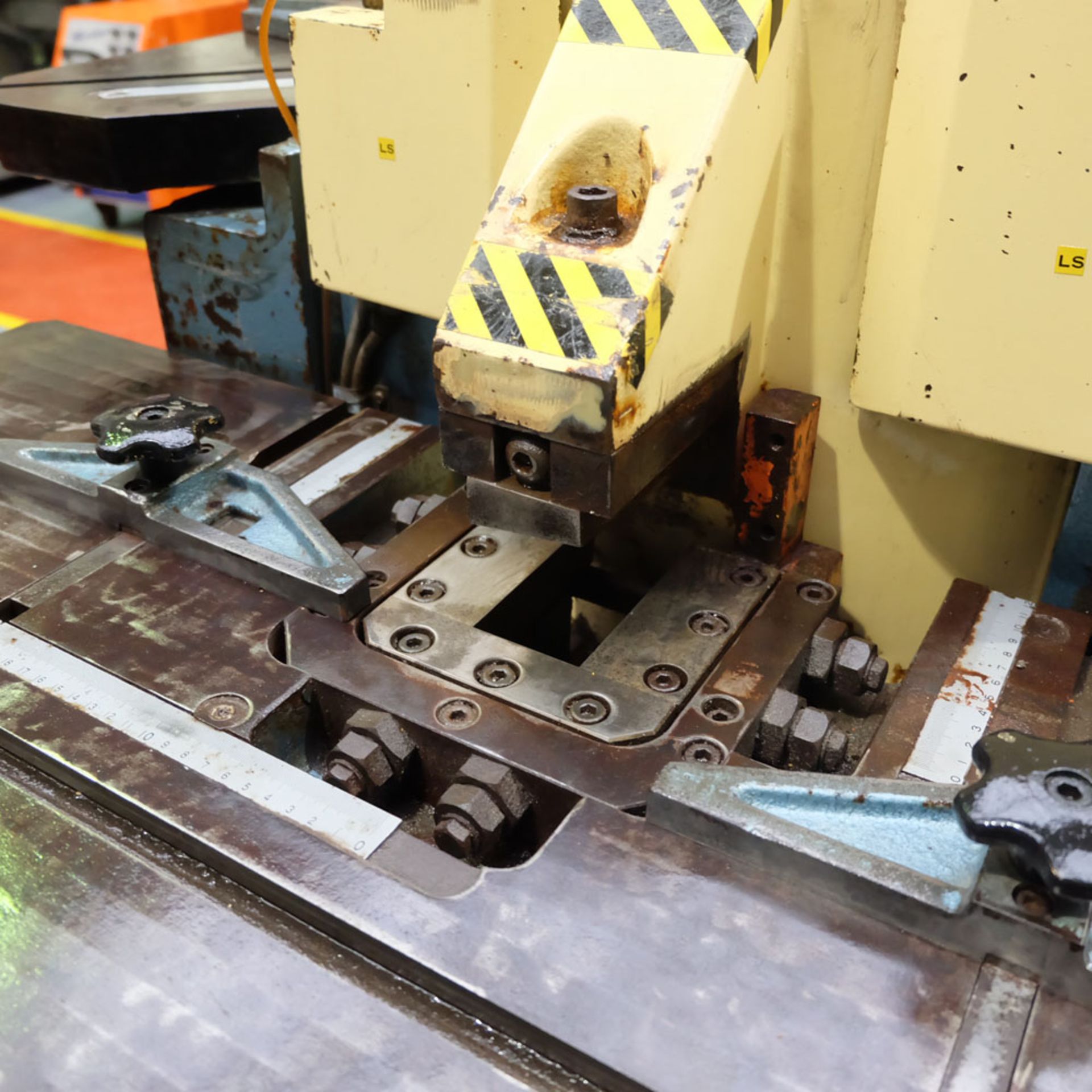 An AMADA Type CSW-220 Hydraulic Sheet Metal Corner Notcher: Capacity 200mm x 2mm Mild Steel, 200mm x - Image 6 of 7