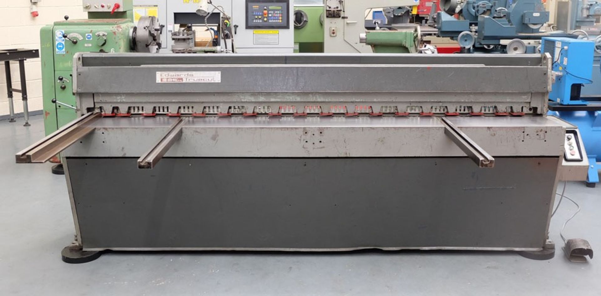 A EDWARDS Truecut Model 3.25/2500DD Power Guillotine: Capacity 2535mm x 3.25mm, Blade Gap